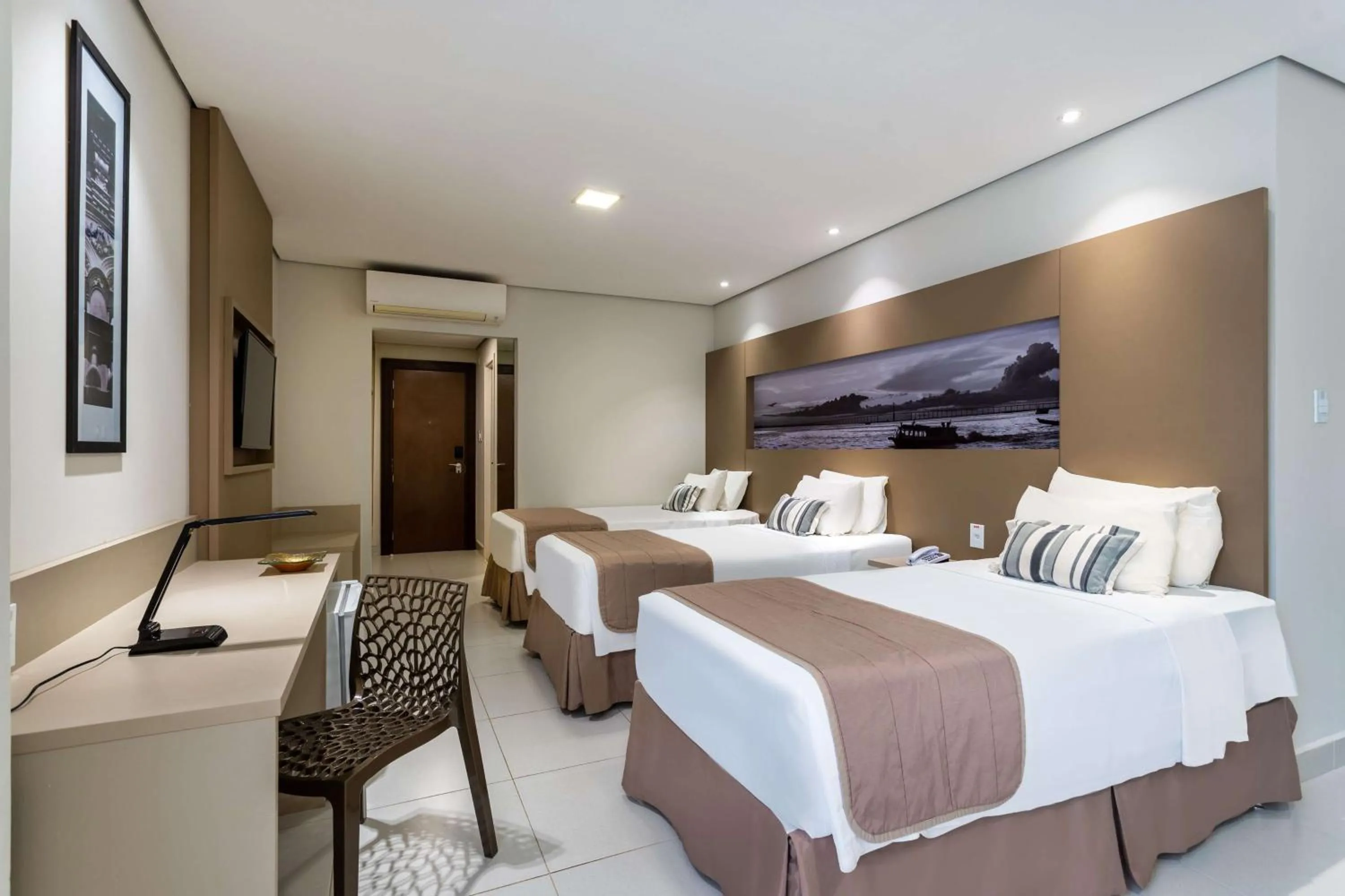 Photo of the whole room, Bed in TRYP by Wyndham Manaus Aeroporto