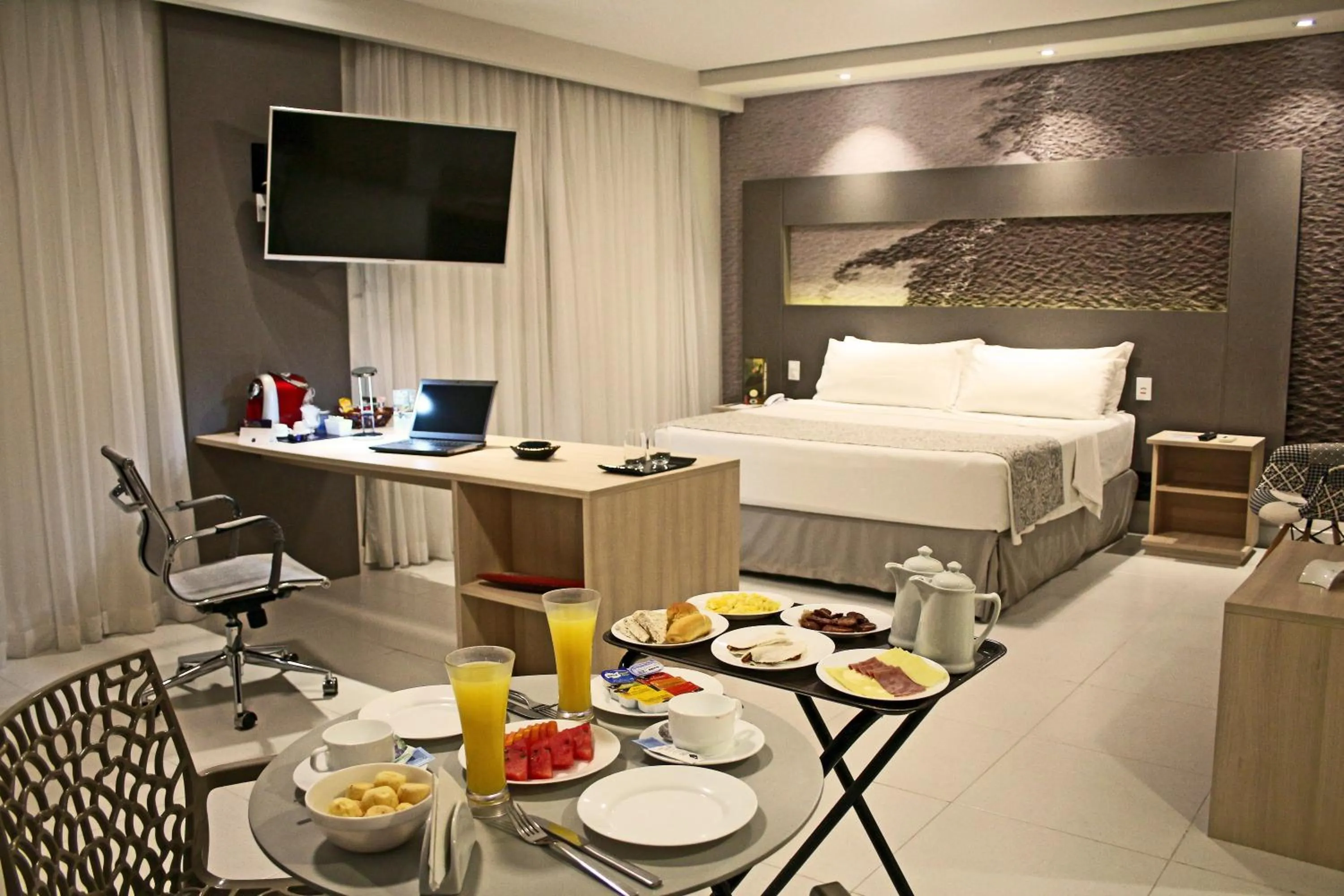 Photo of the whole room, Bed in TRYP by Wyndham Manaus Aeroporto