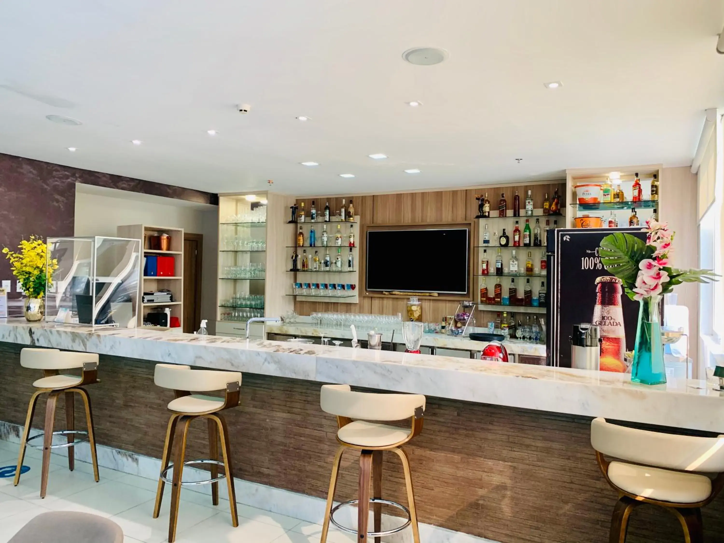 Lounge or bar in TRYP by Wyndham Manaus Aeroporto Lounge or bar in TRYP by Wyndham Manaus Aeroporto