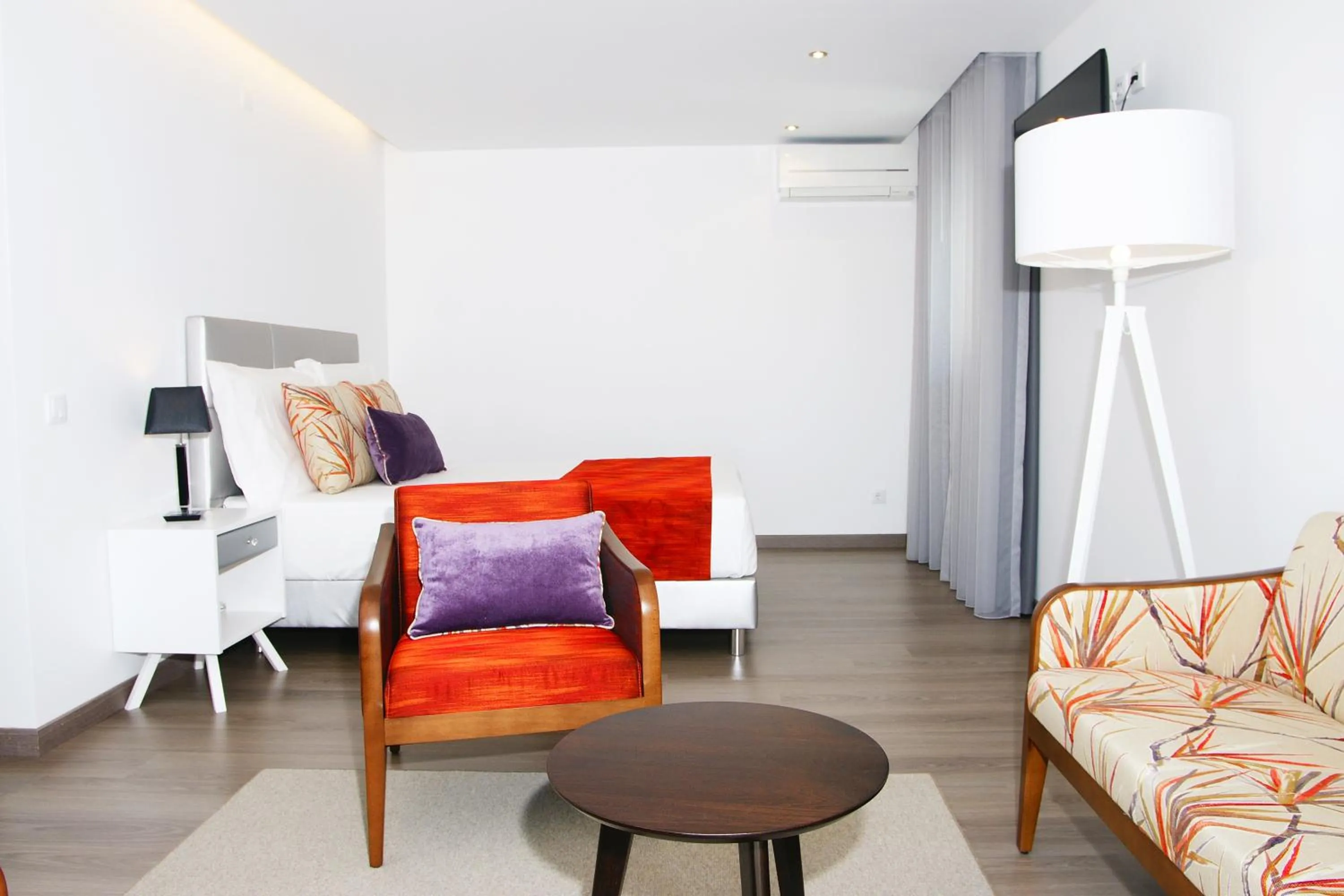 Living room, Bed in Hotel Concha