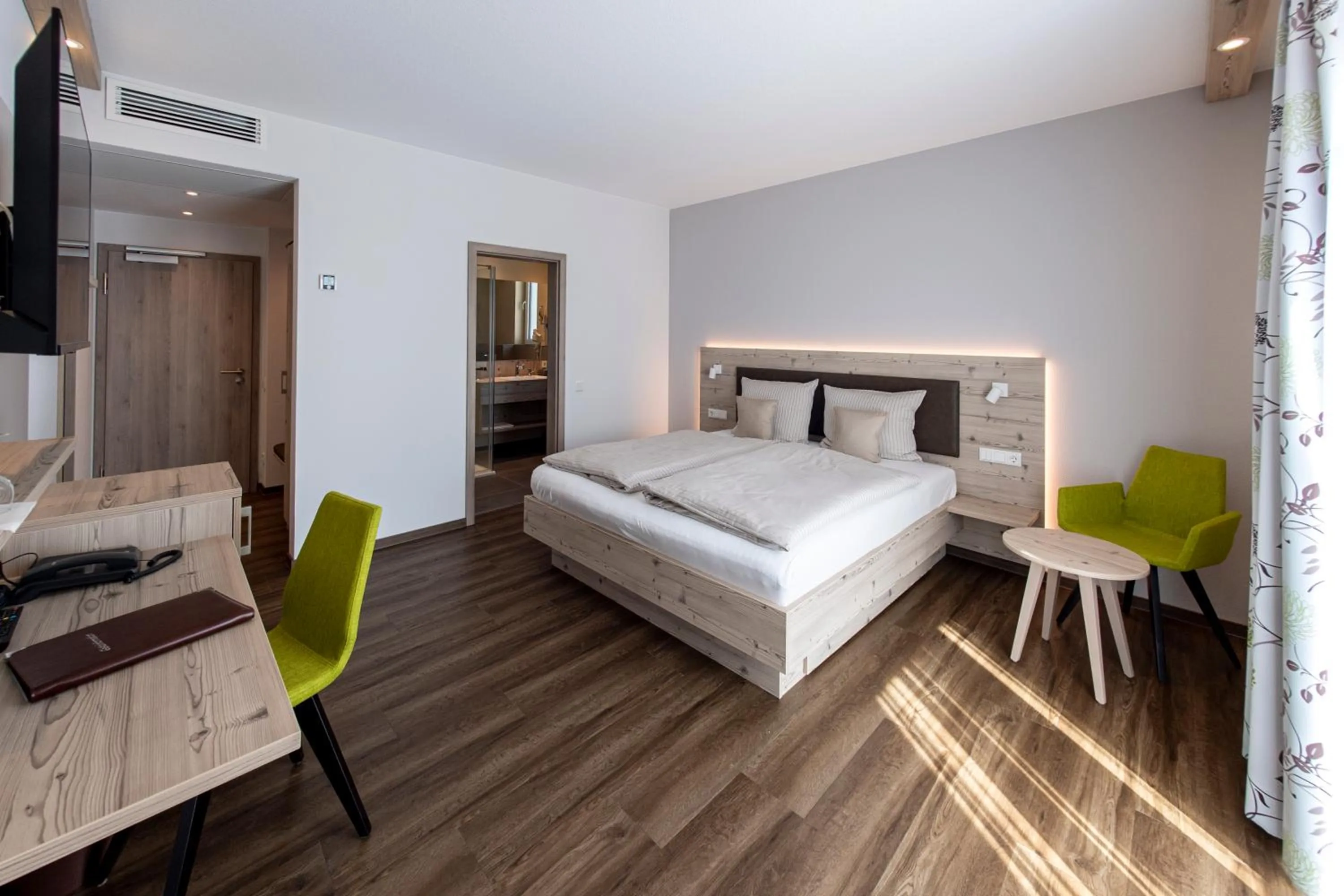 Photo of the whole room, Bed in Landhotel Hopp Garni