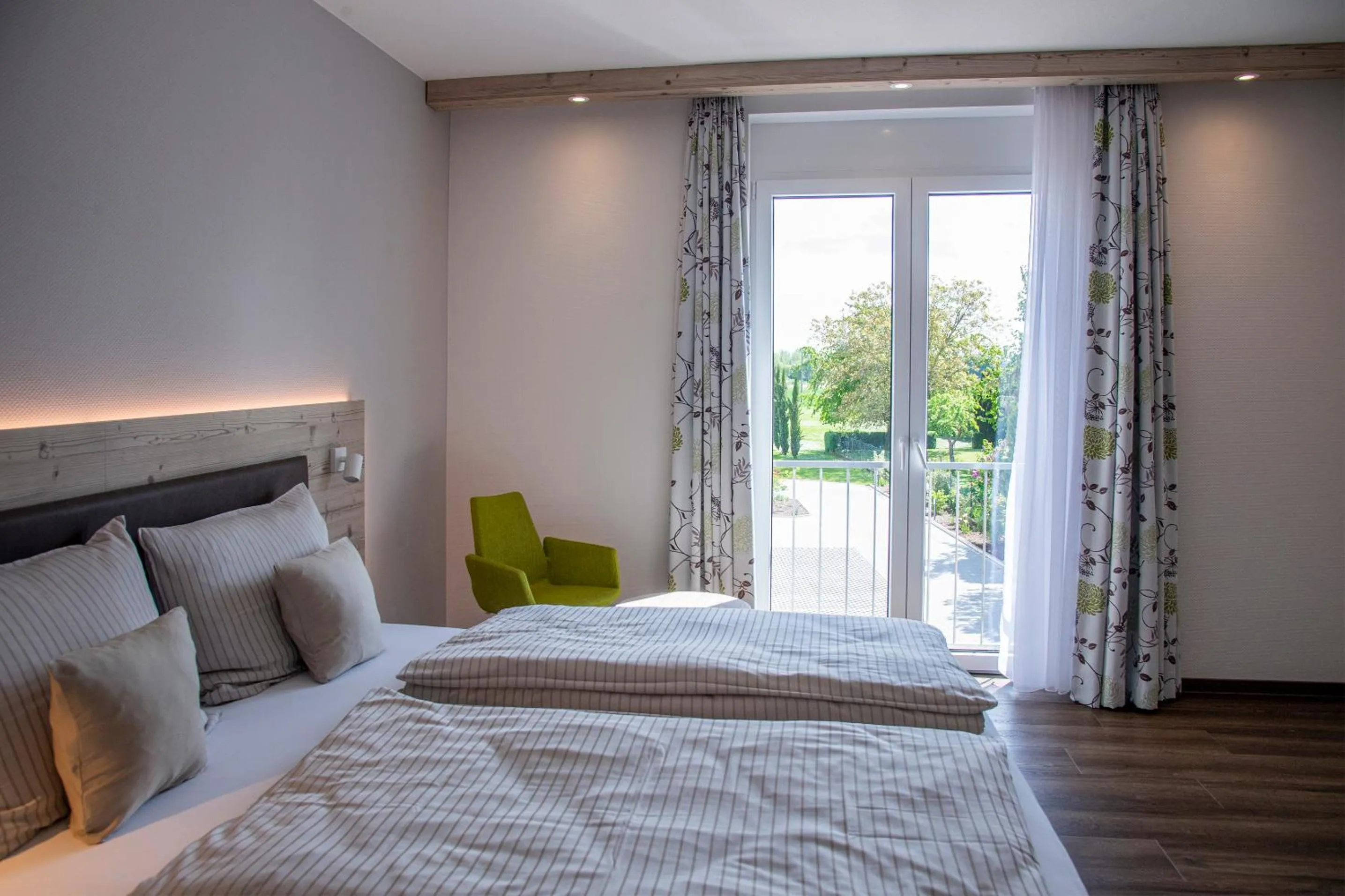 Photo of the whole room, Bed in Landhotel Hopp Garni