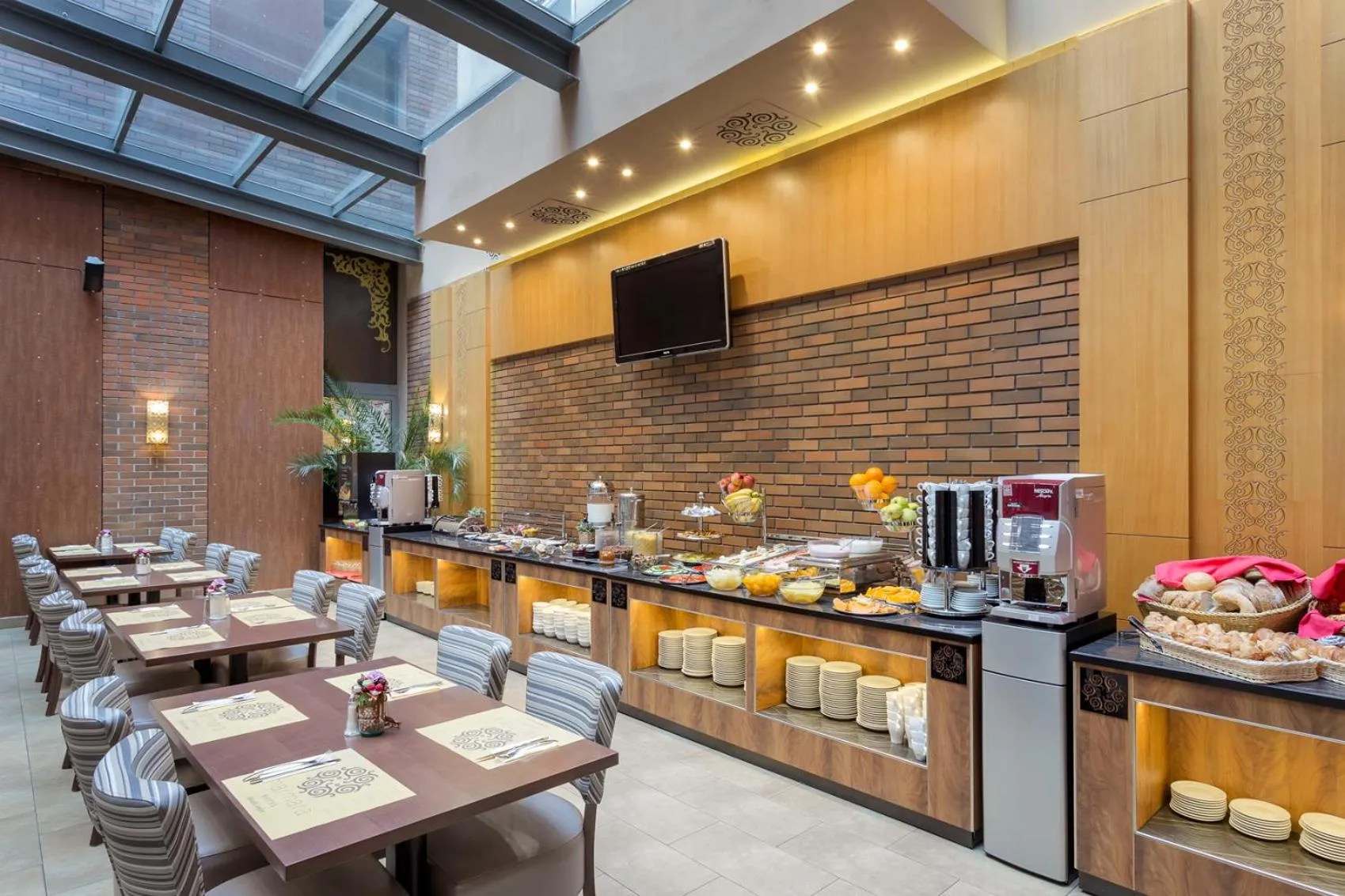 Buffet breakfast in Marmara Hotel Budapest