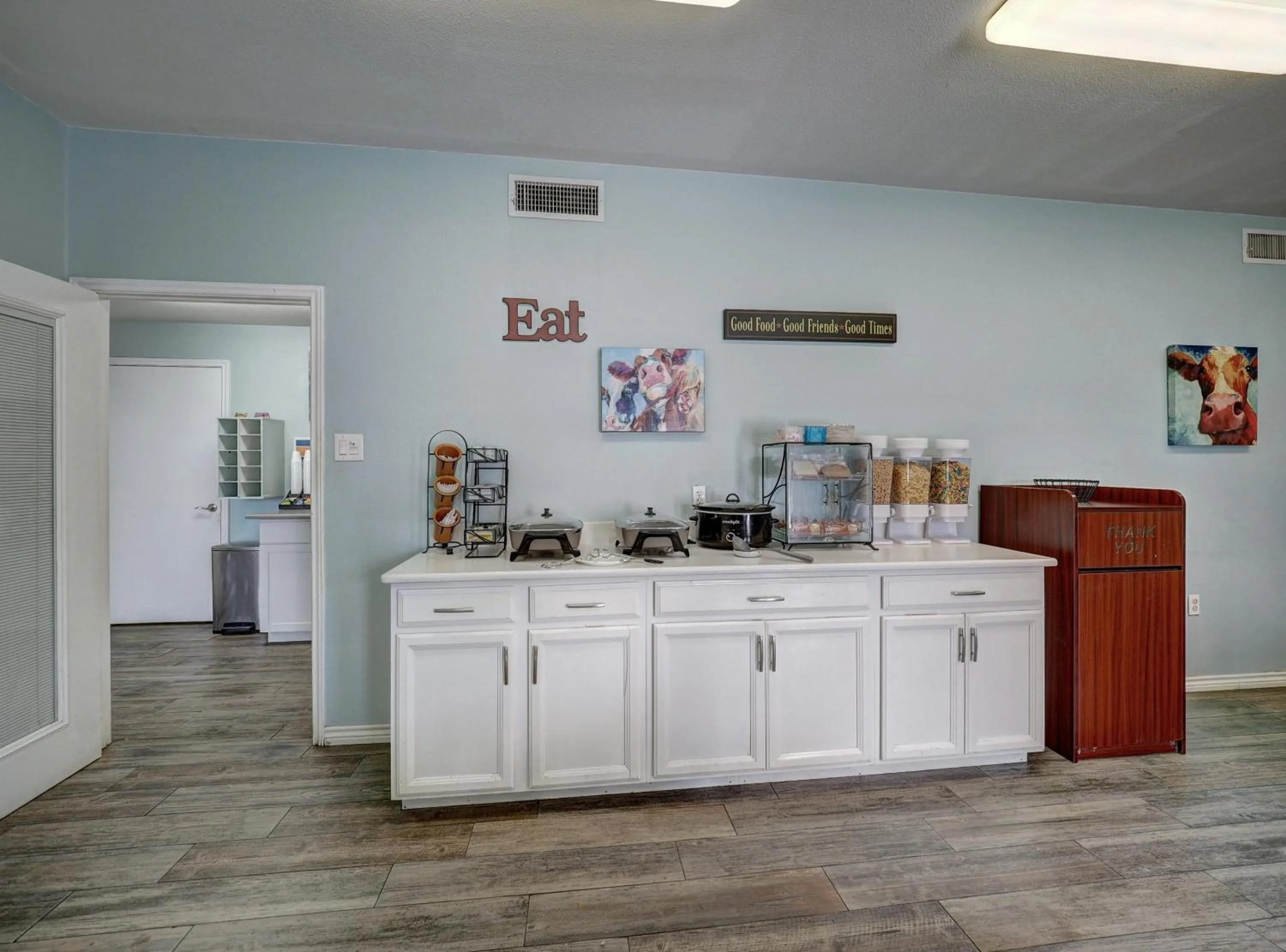 Breakfast in Alister Square Inn