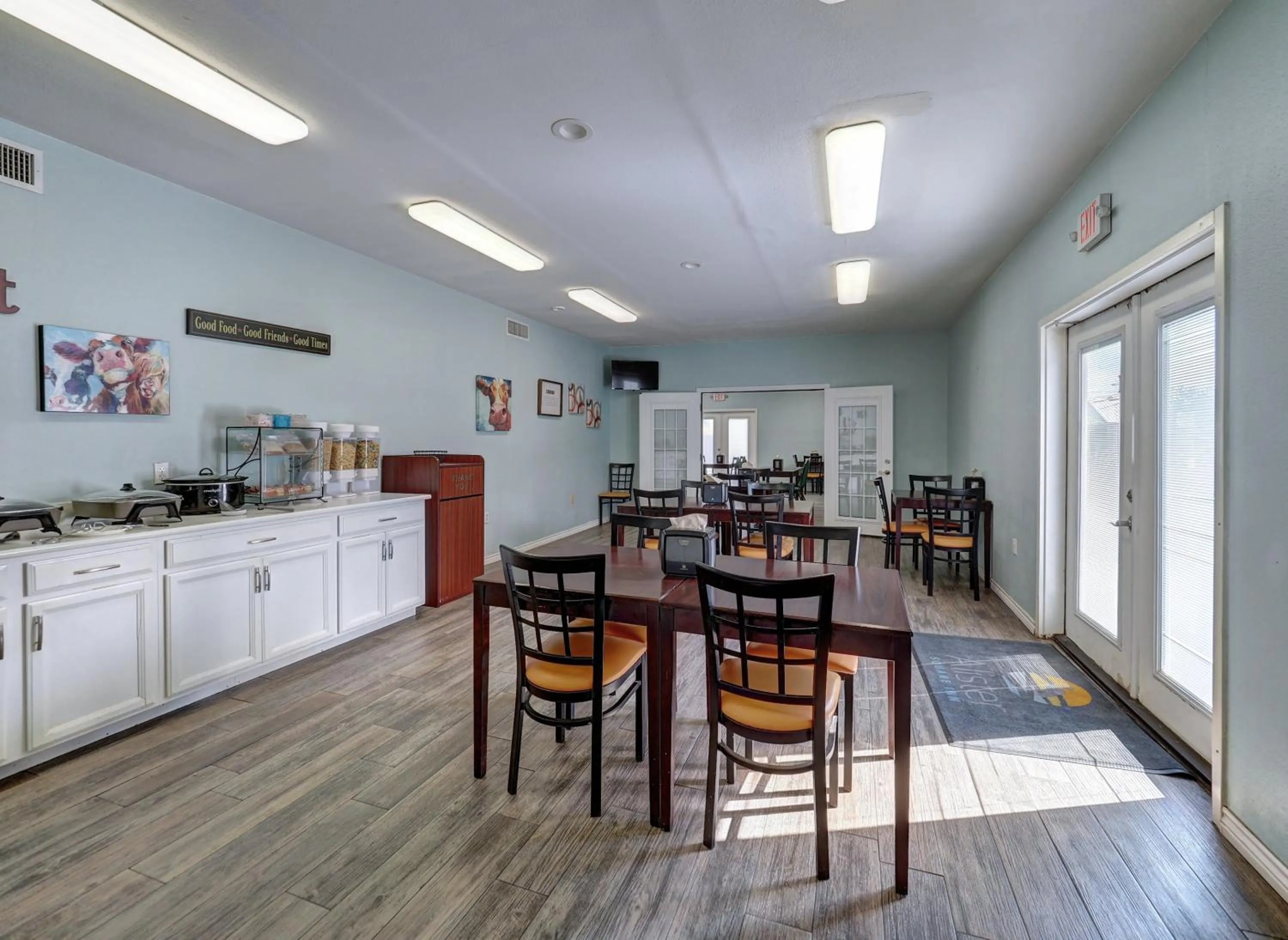 Restaurant/places to eat in Alister Square Inn