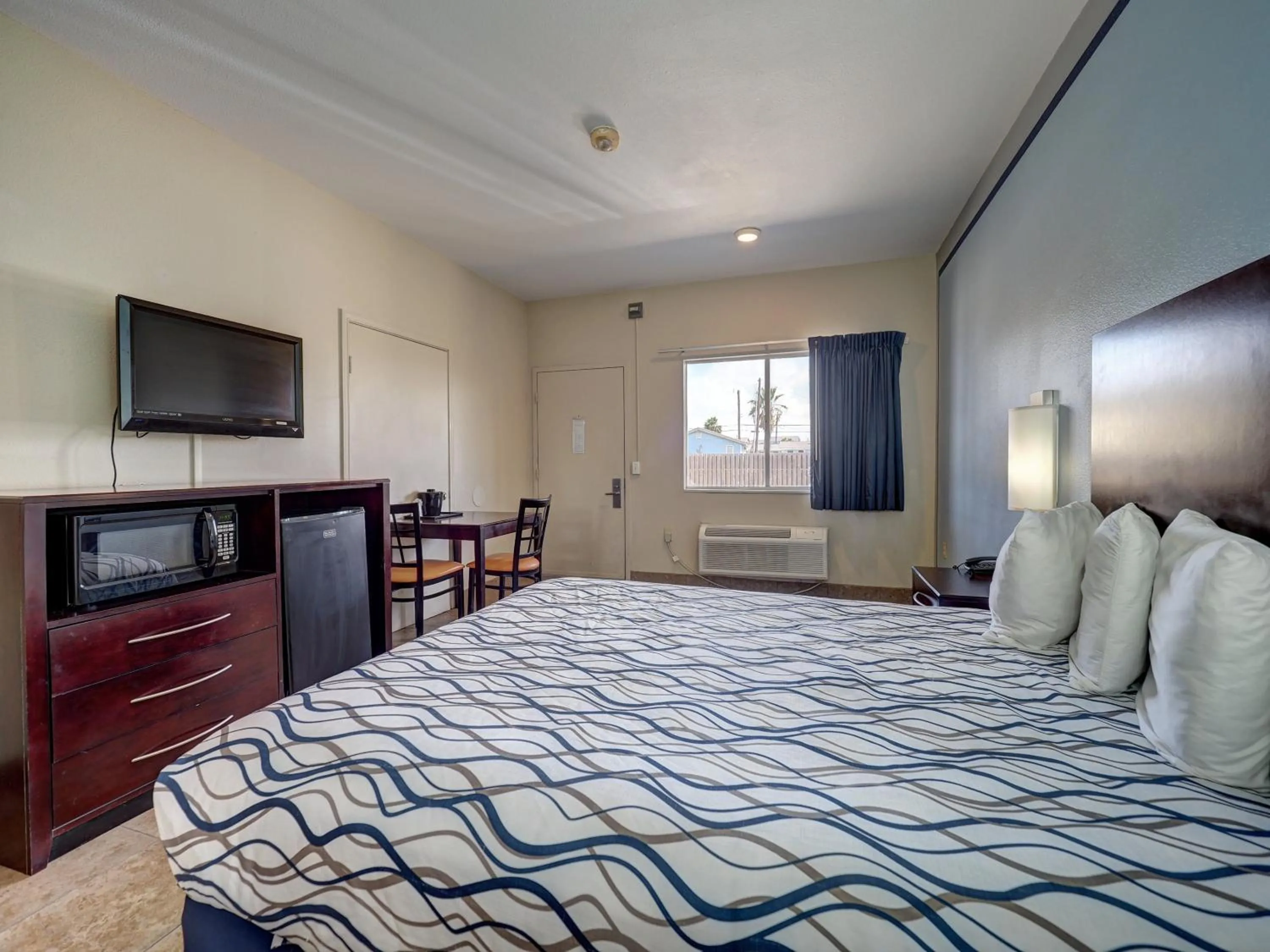 Bedroom, Bed in Alister Square Inn