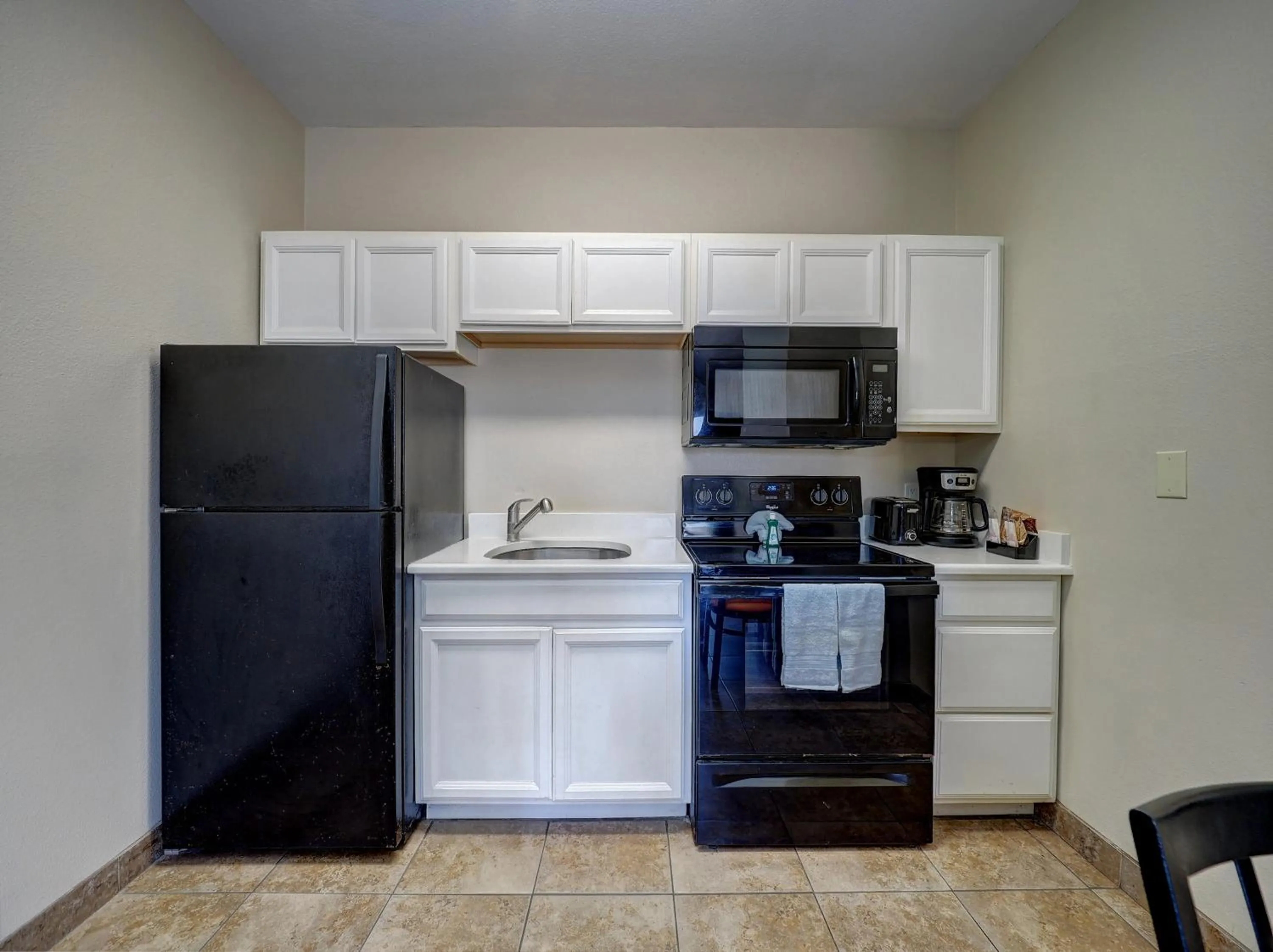 Kitchen or kitchenette in Alister Square Inn