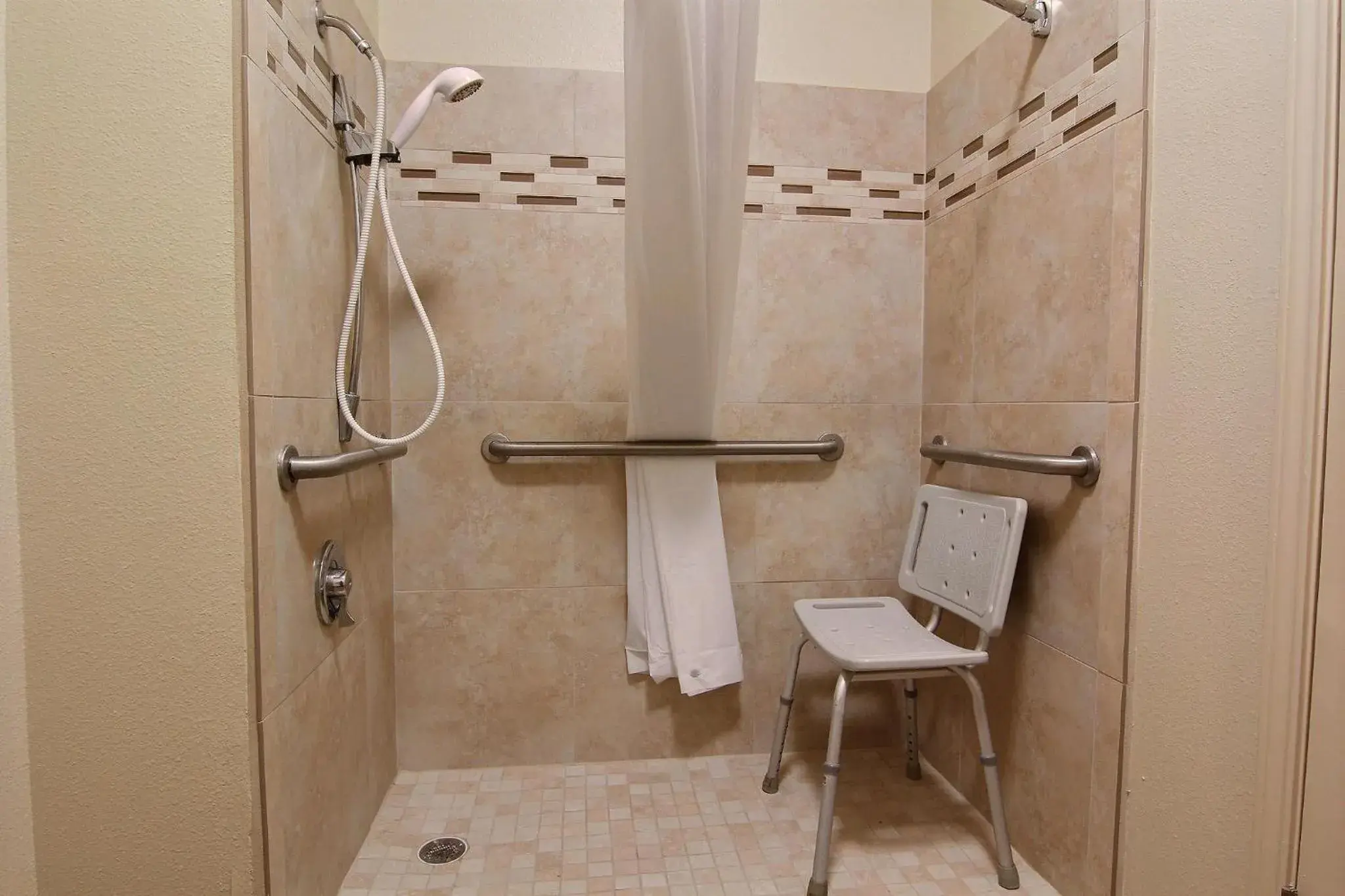 Double Room - Disability Access in Alister Square Inn Double Room - Disability Access in Alister Square Inn