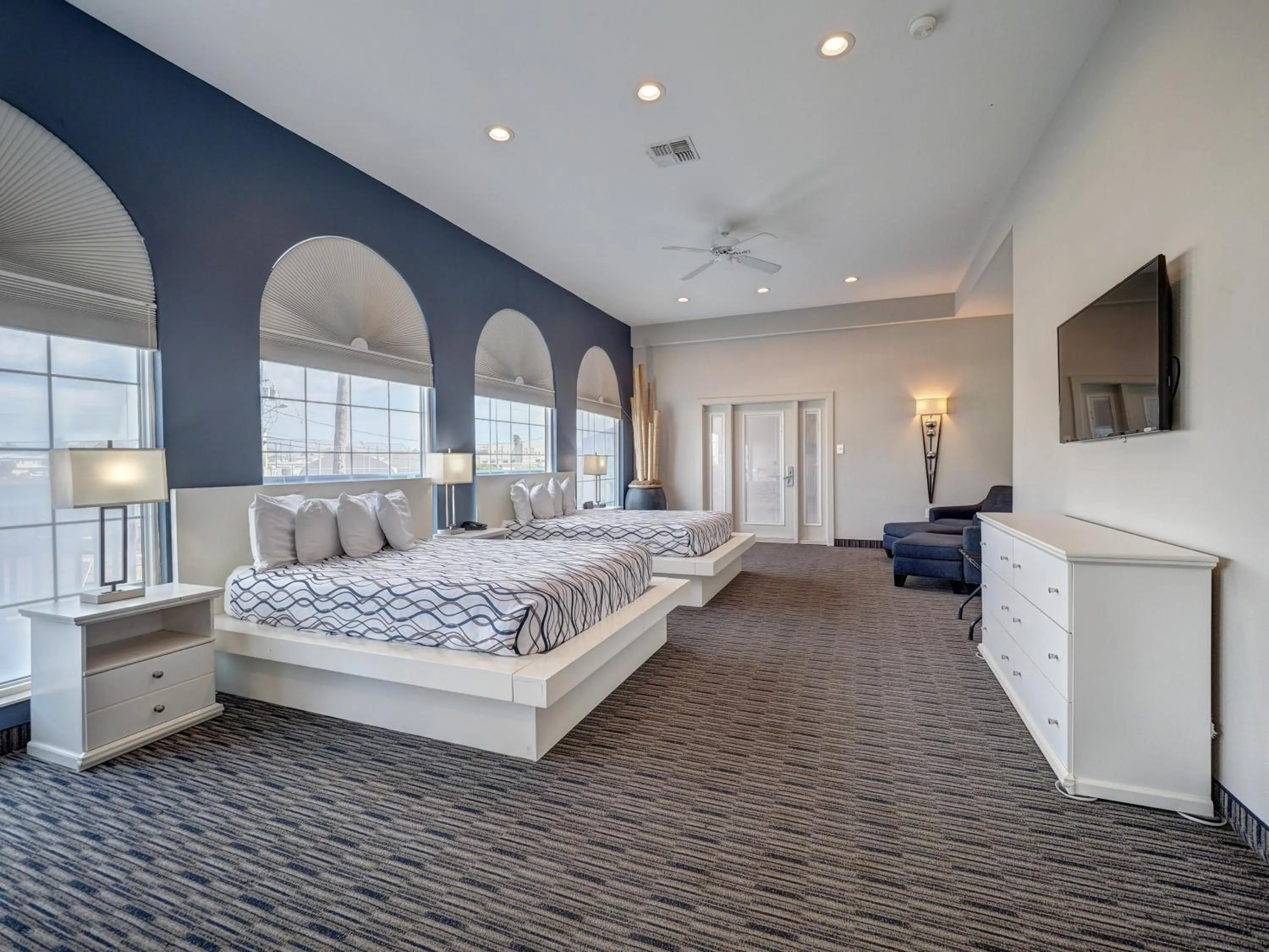 Bedroom, Bed in Alister Square Inn