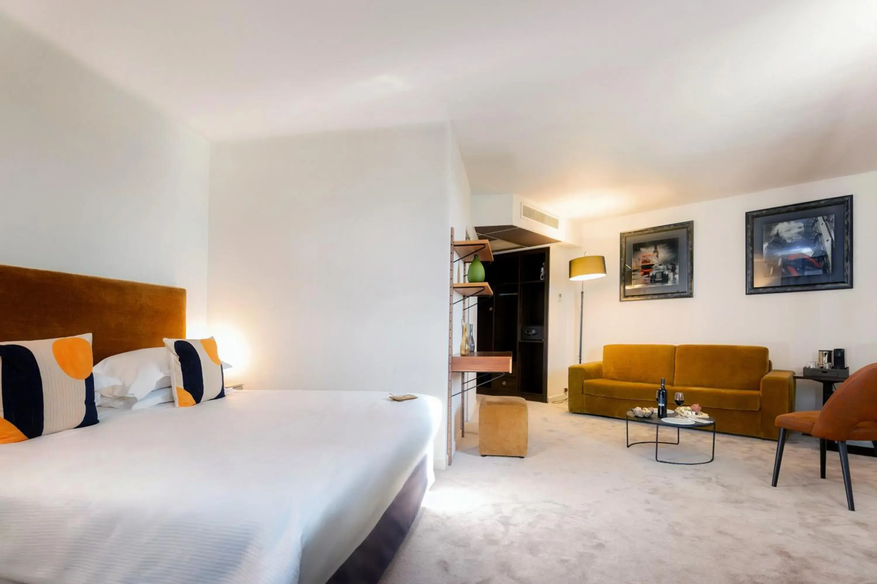 Bedroom, Bed in Best Western Hotel le Galice Aix-en-Provence Bedroom, Bed in Best Western Hotel le Galice Aix-en-Provence