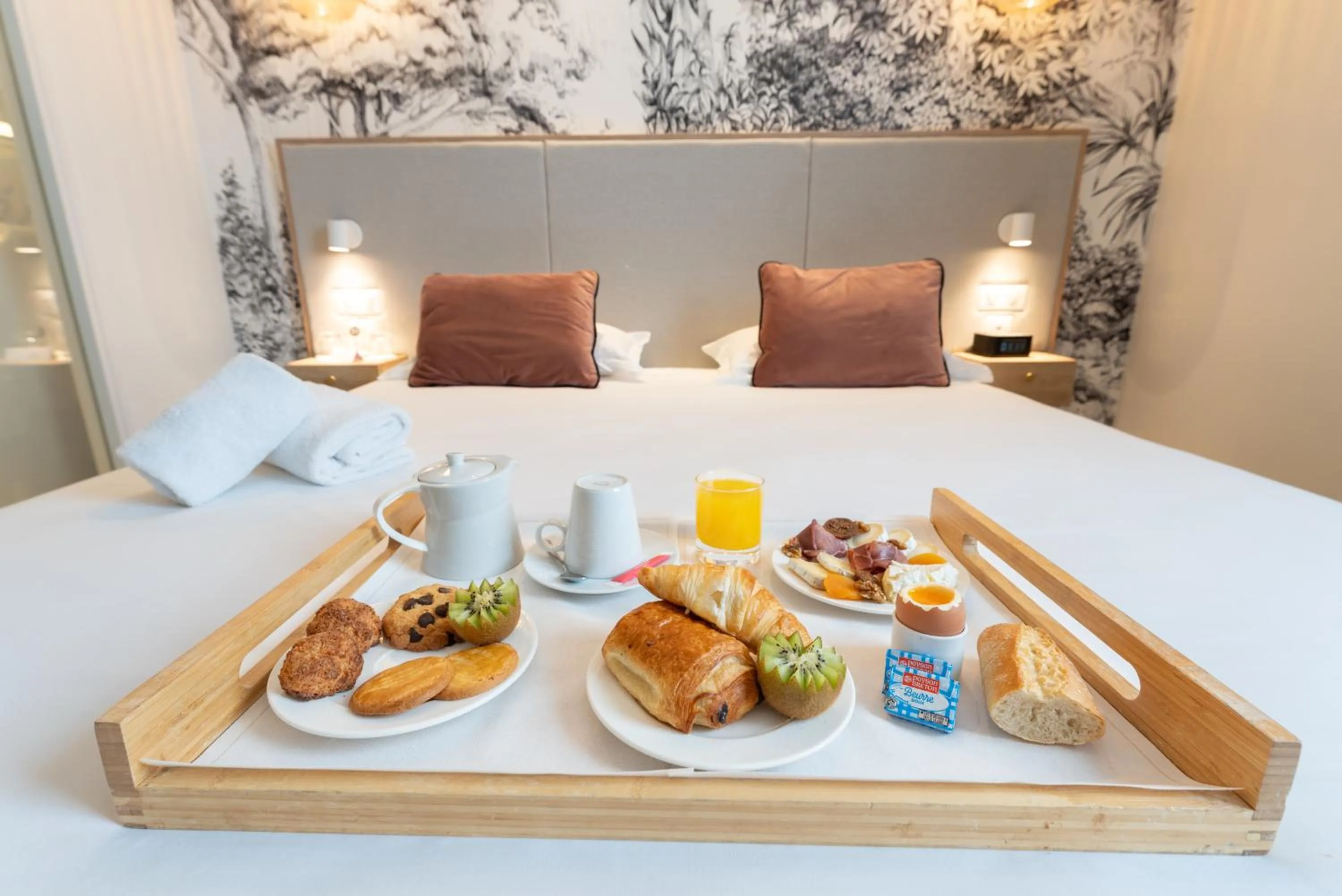 Bed in Brit Hotel Ker Lann Aeroport - Parc Expo