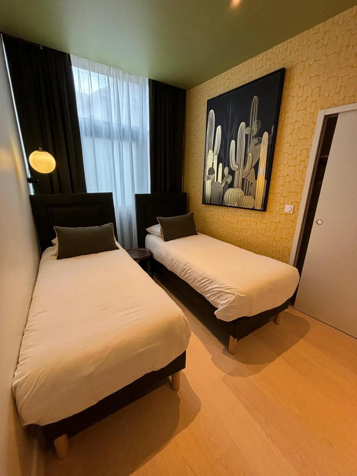 Bed in Hôtel Le Blason