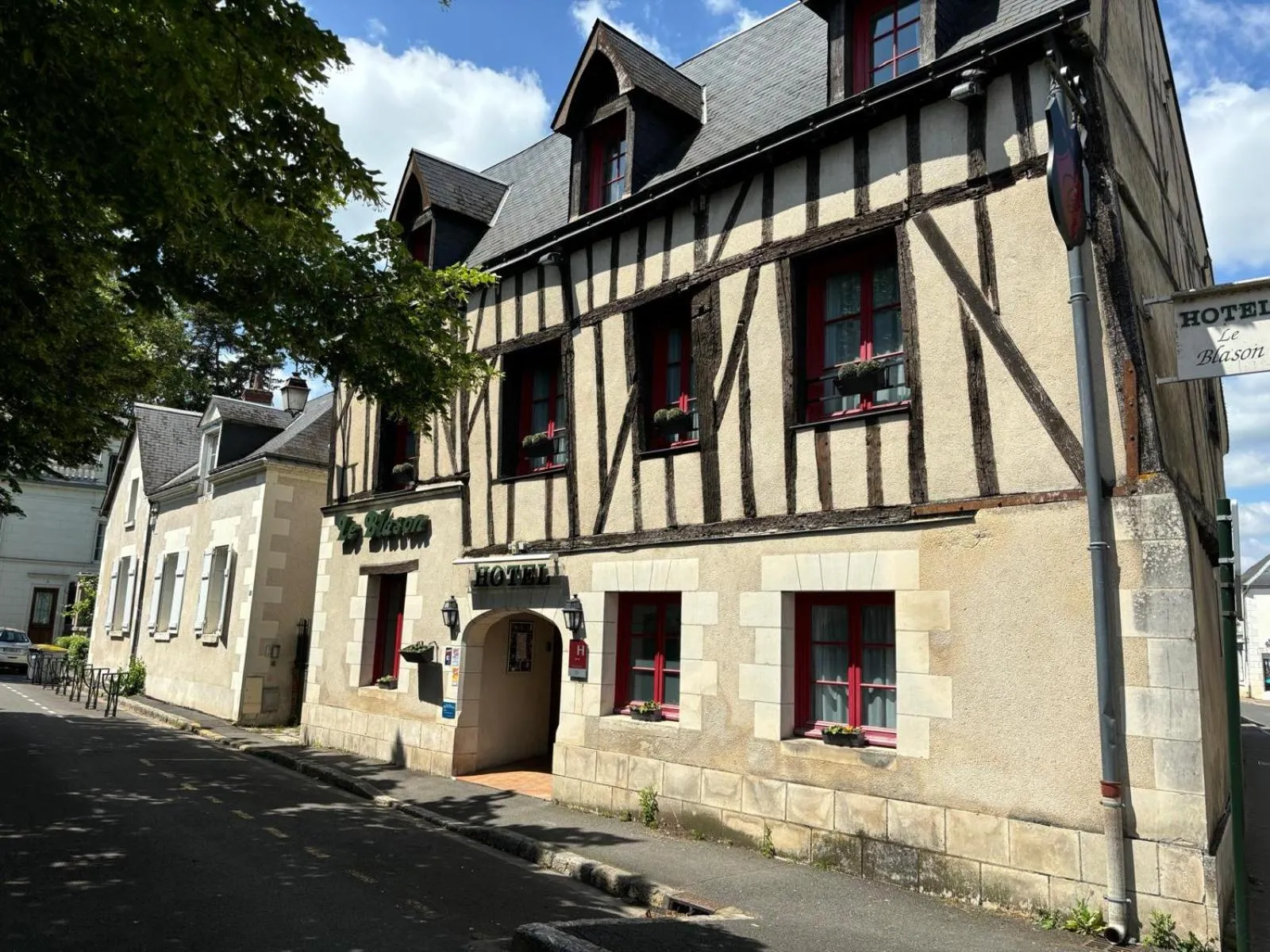 Property building in Hôtel Le Blason