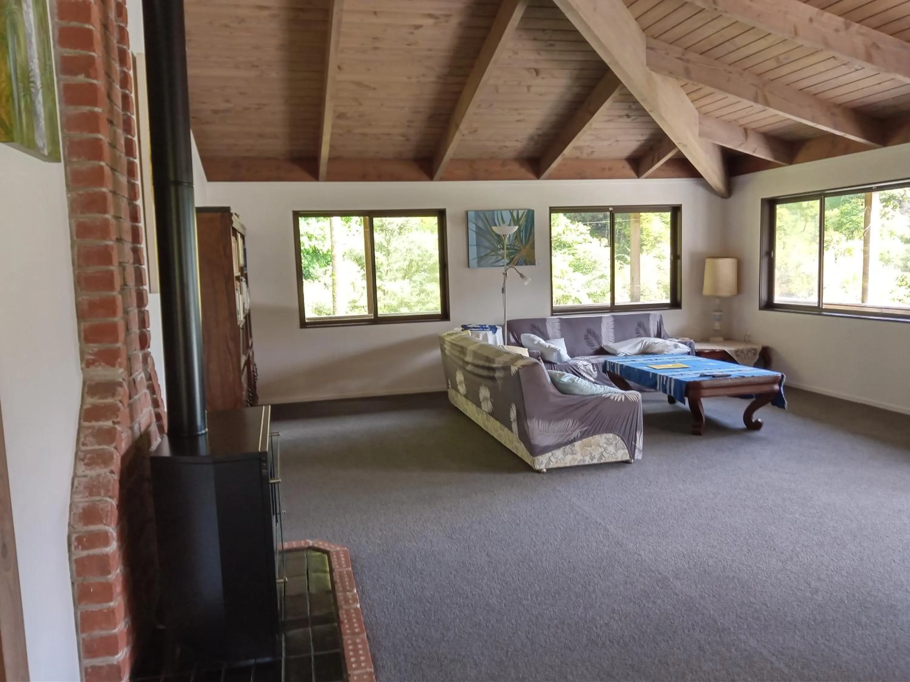 Living room in Waiotemarama Falls Lodge