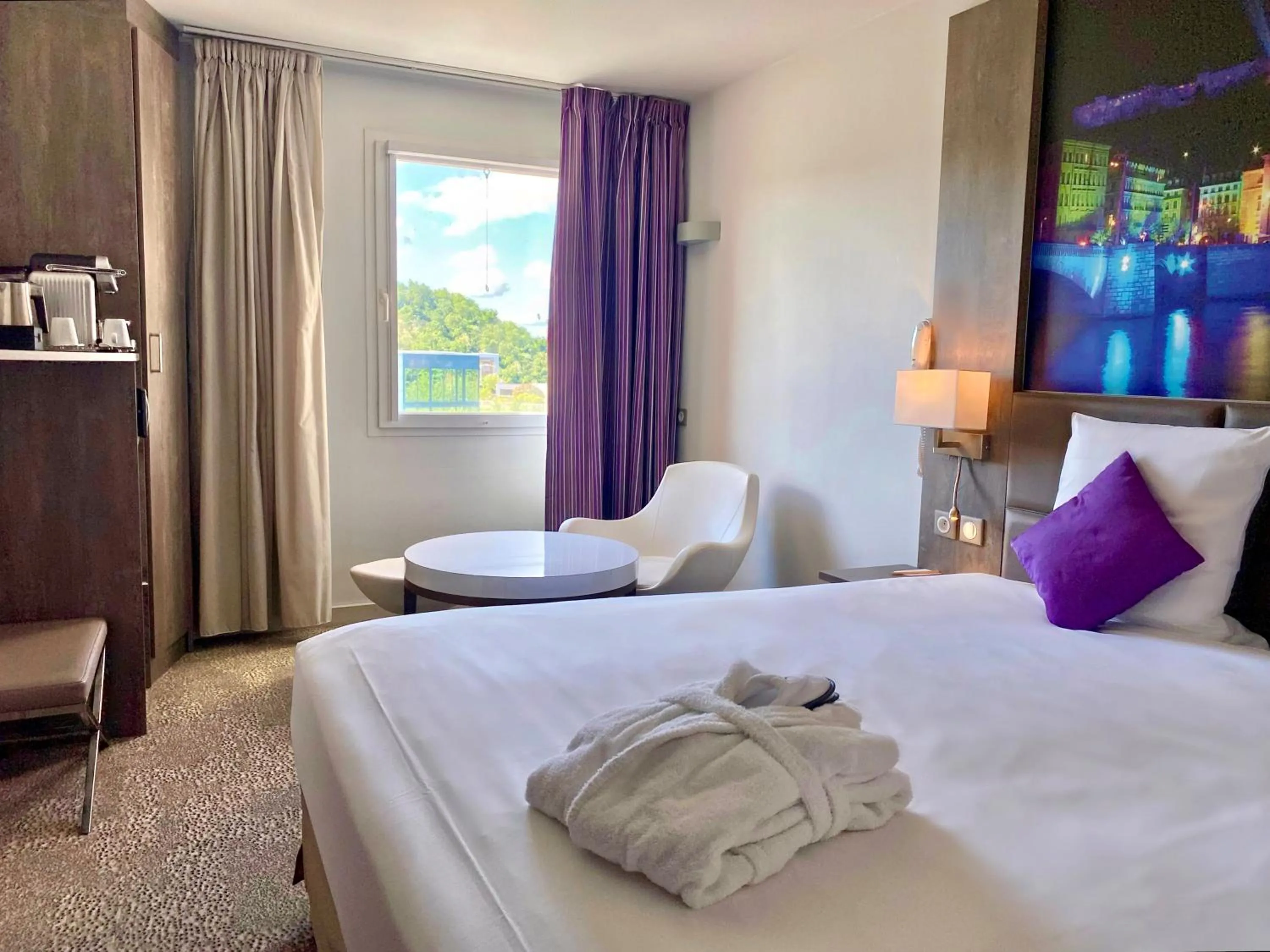 Bedroom, Bed in Mercure Lyon Est Chaponnay