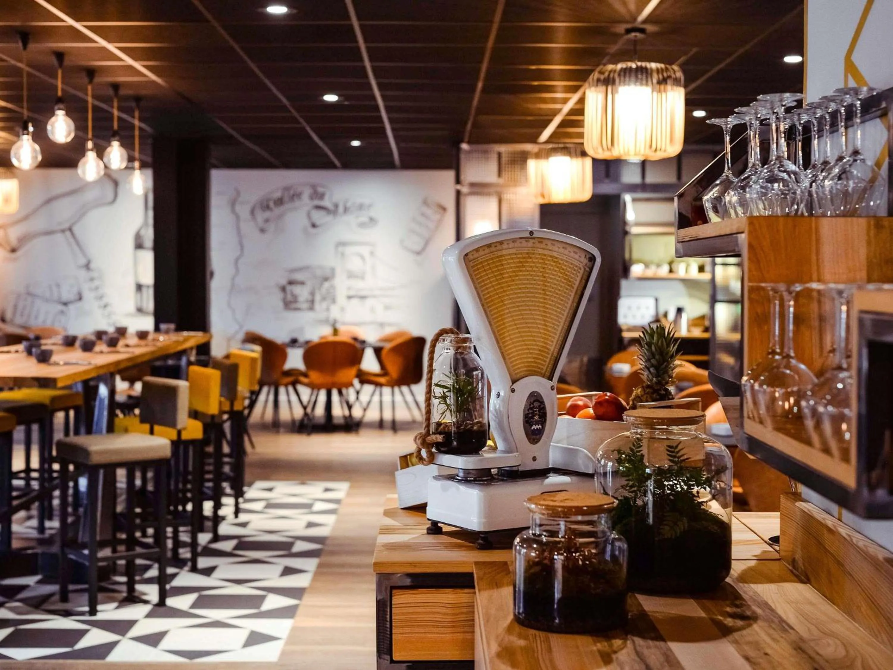 Restaurant/places to eat in Mercure Lyon Est Chaponnay