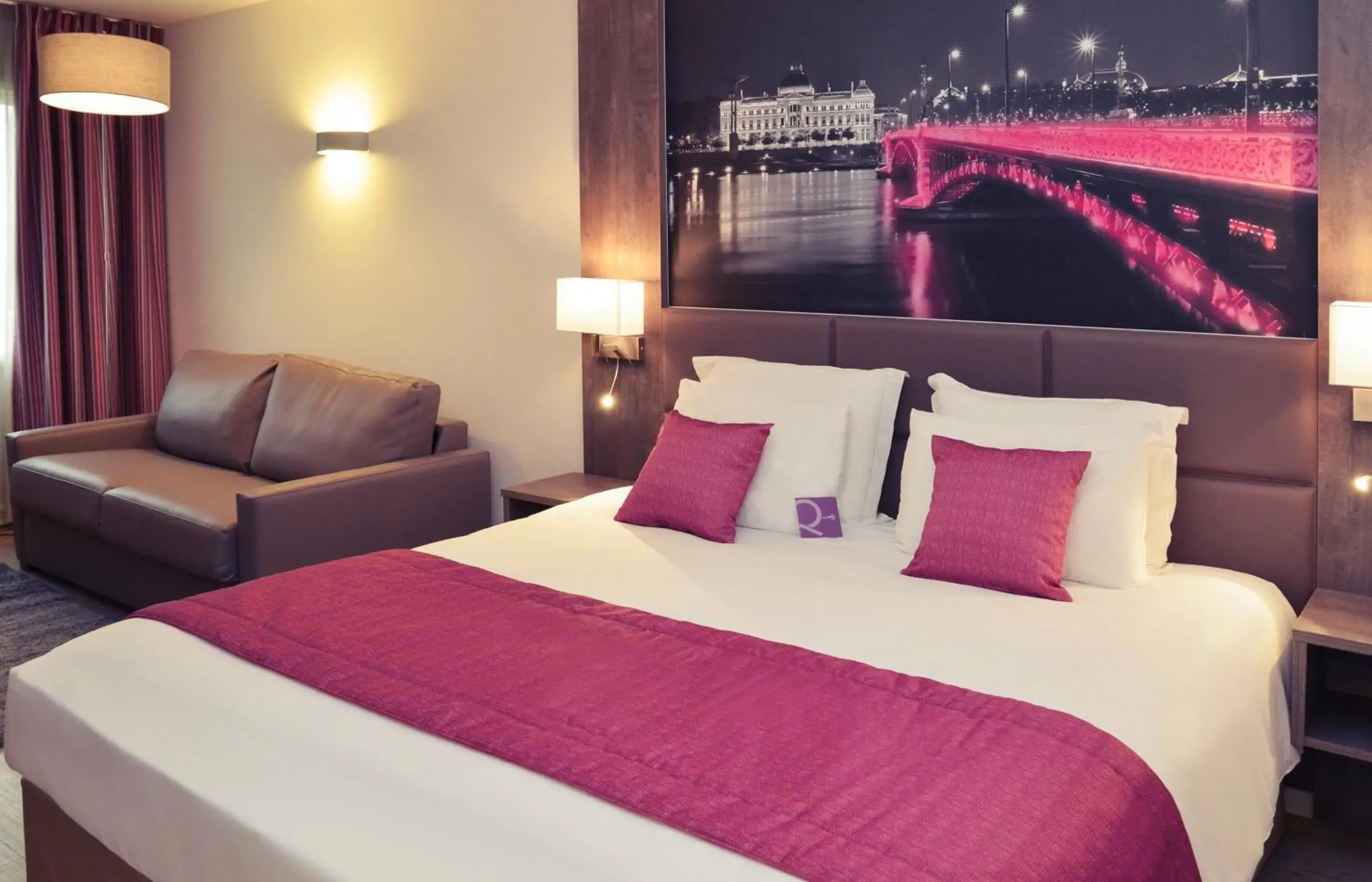 Bedroom, Bed in Mercure Lyon Est Chaponnay Bedroom, Bed in Mercure Lyon Est Chaponnay