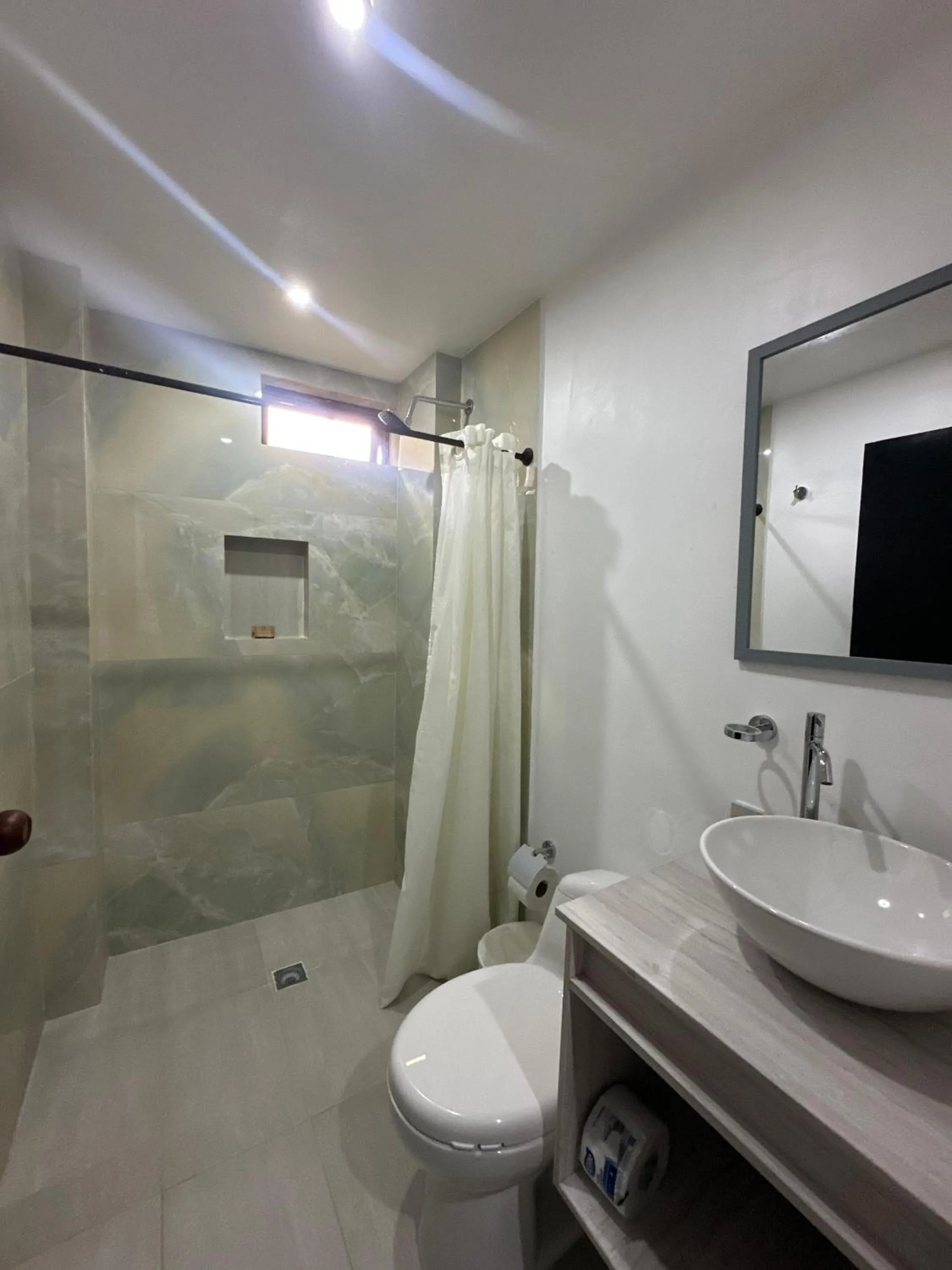 Shower in Hotel Portofino