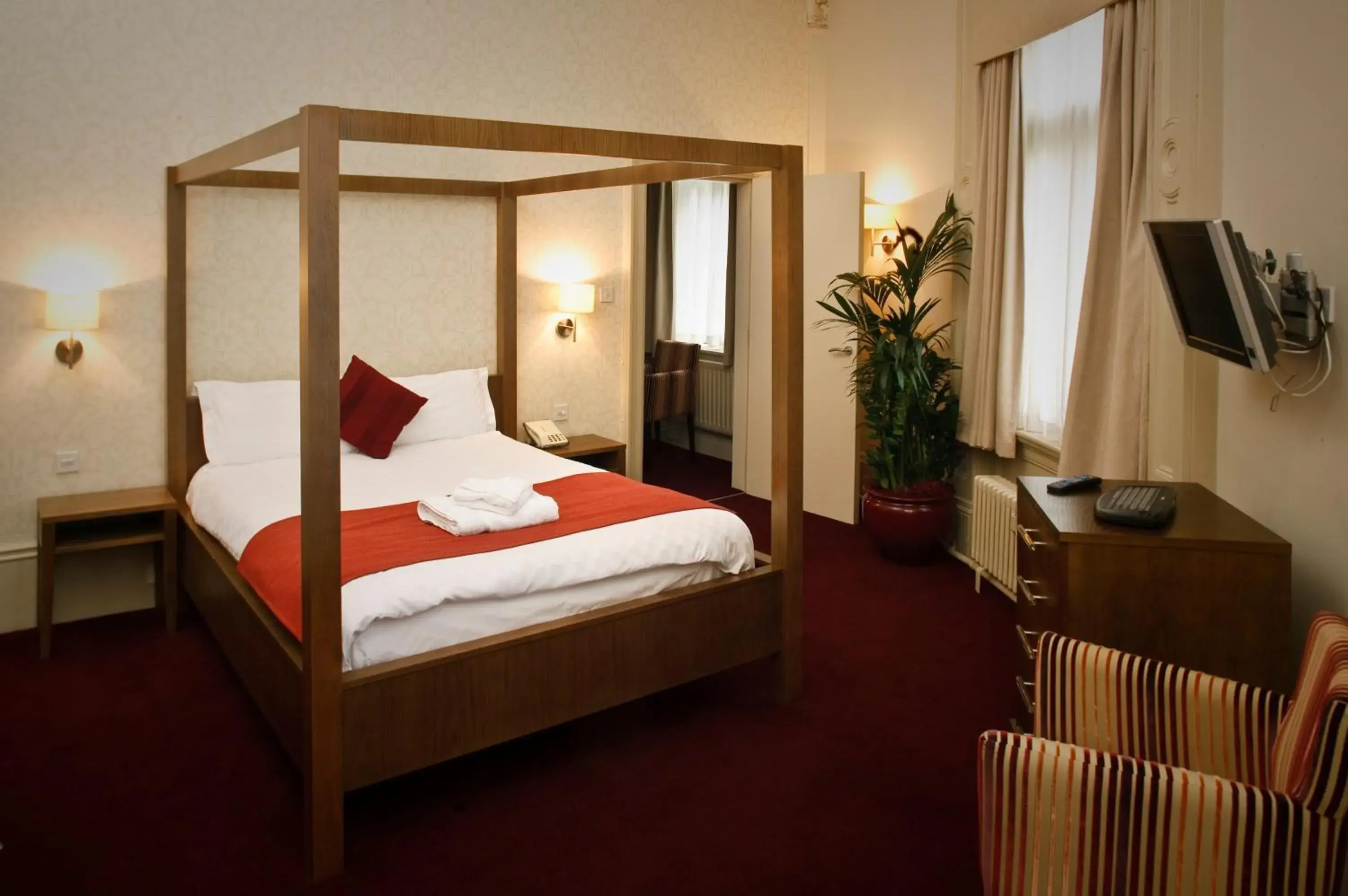 Bedroom, Bed in The Crown Hotel Bedroom, Bed in The Crown Hotel