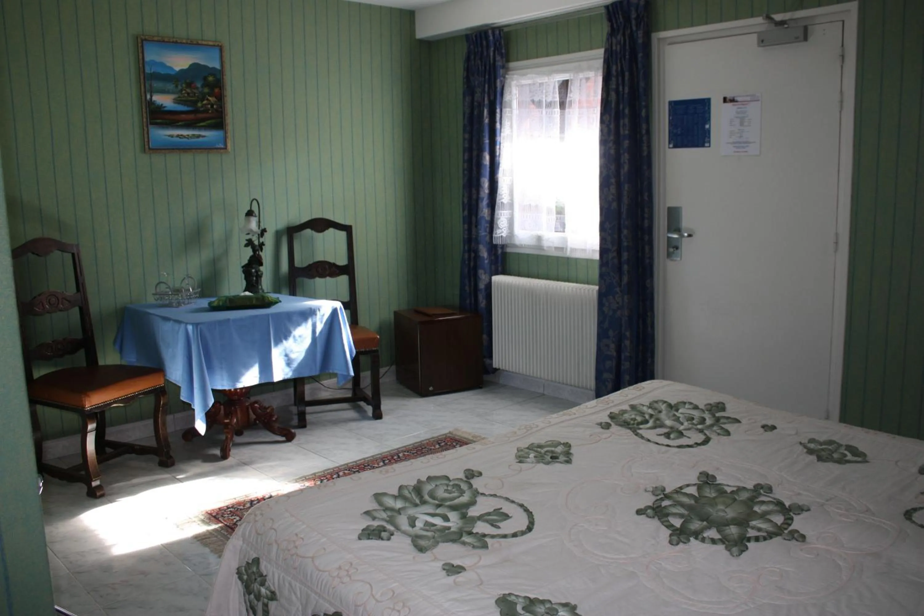 Bedroom, Bed in Hotel La Diligence