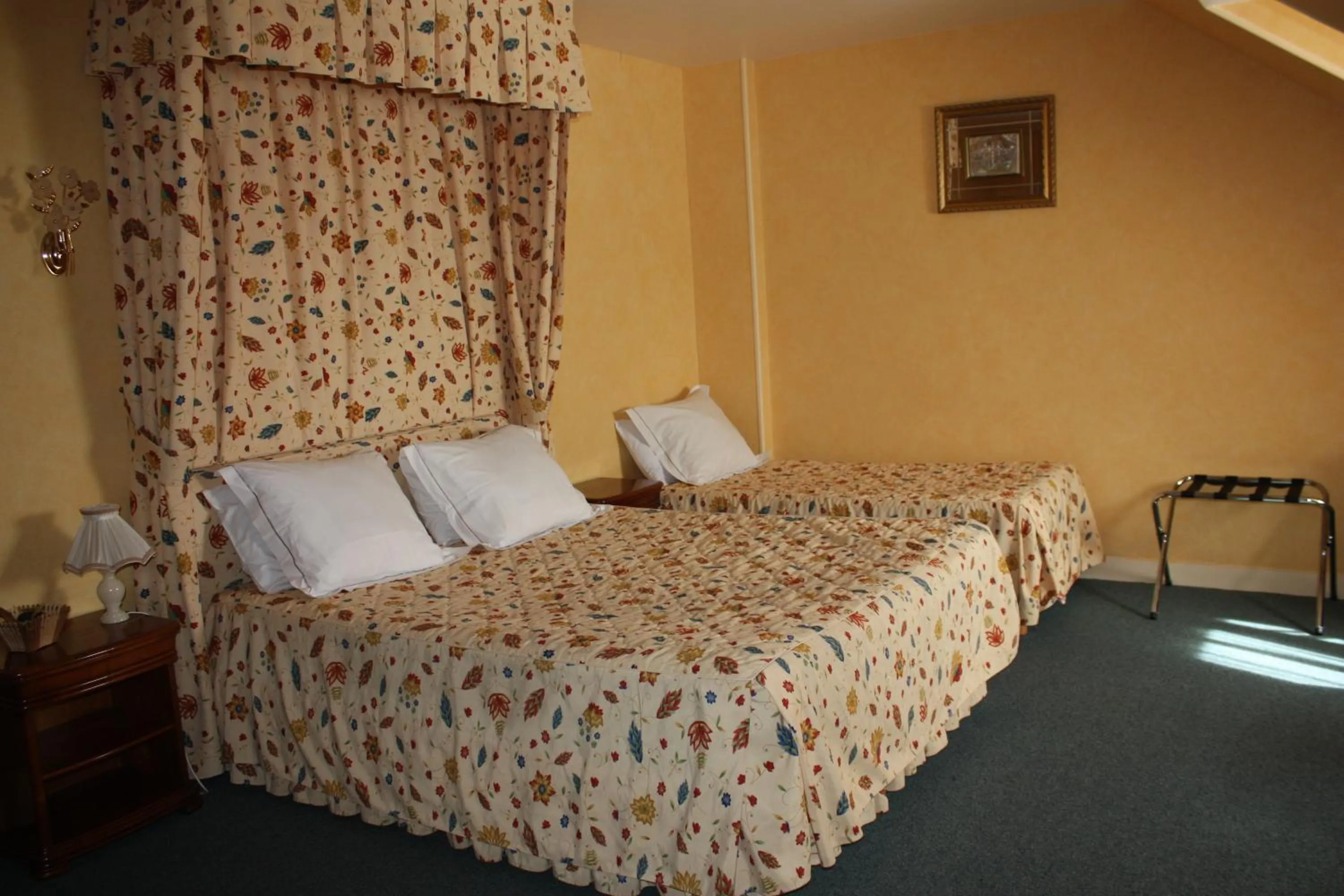 Bed in Hotel La Diligence