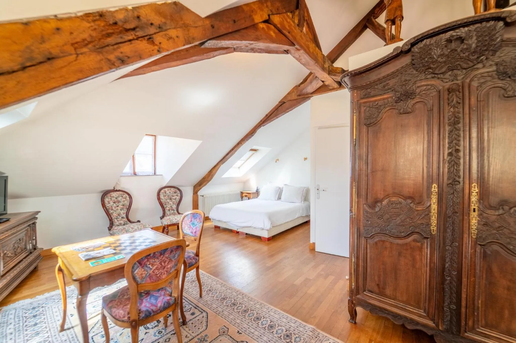 Photo of the whole room, Bed in Hotel La Diligence