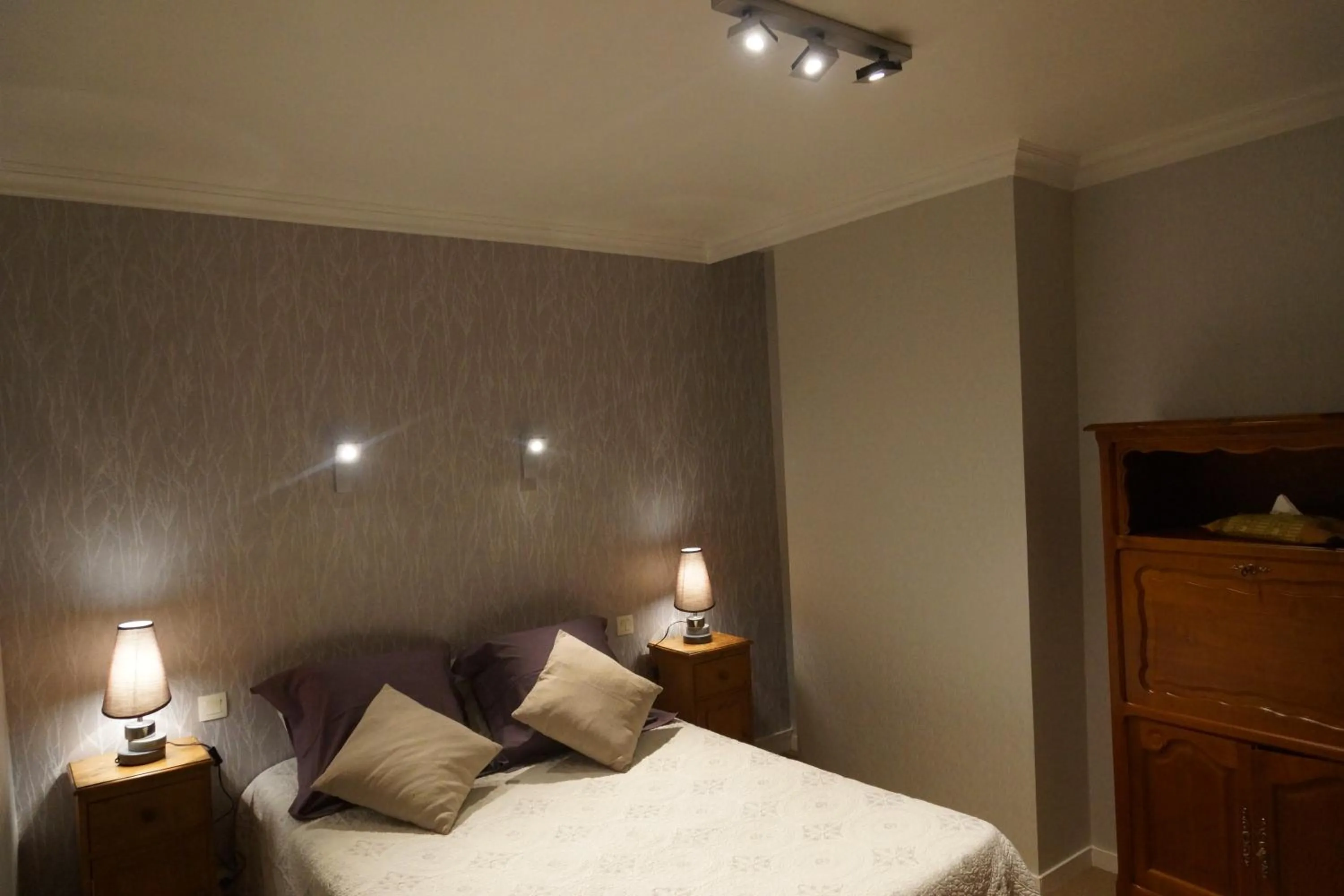 Bedroom, Bed in Hotel La Diligence