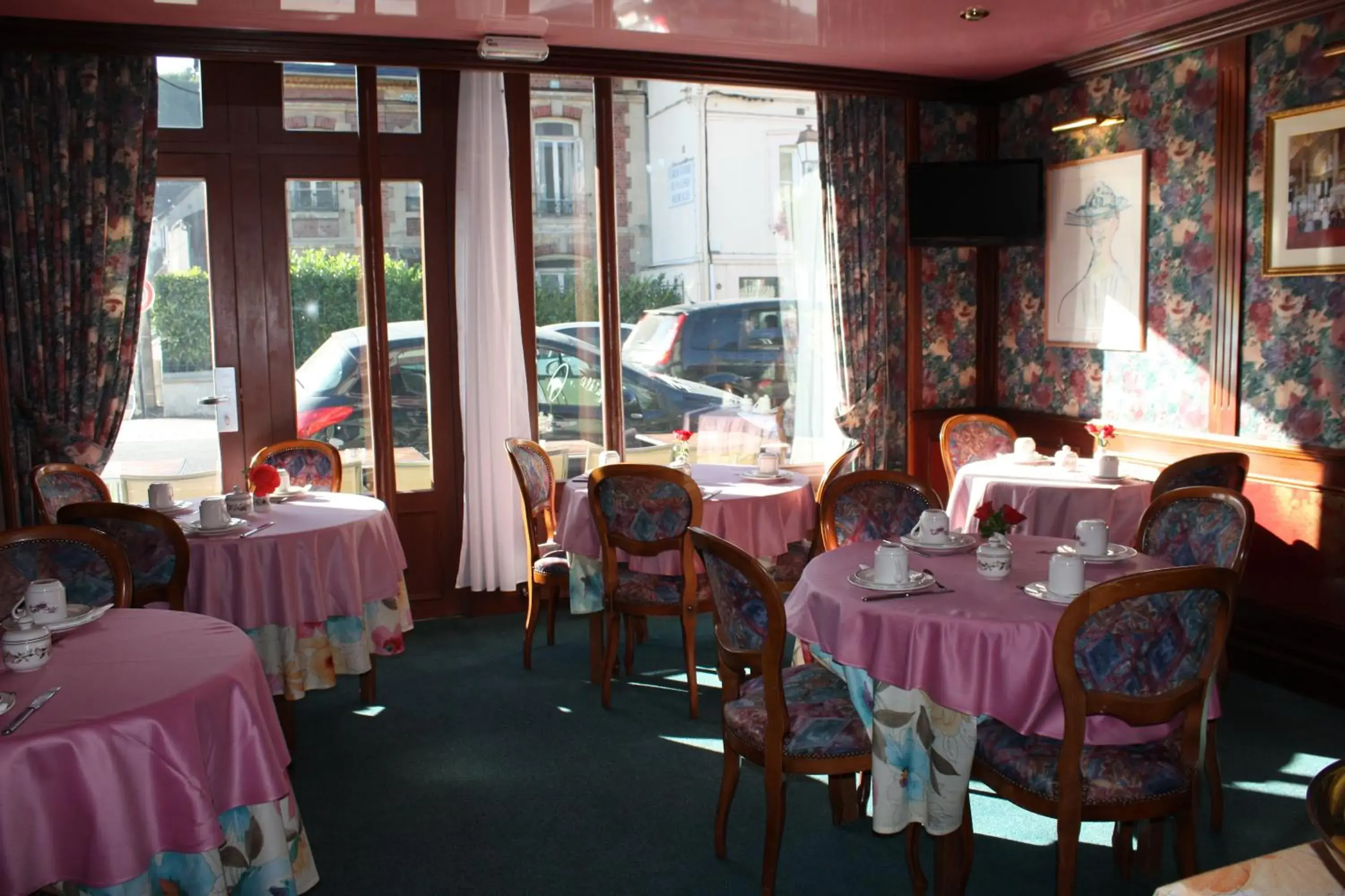 Restaurant/places to eat in Hotel La Diligence Restaurant/places to eat in Hotel La Diligence