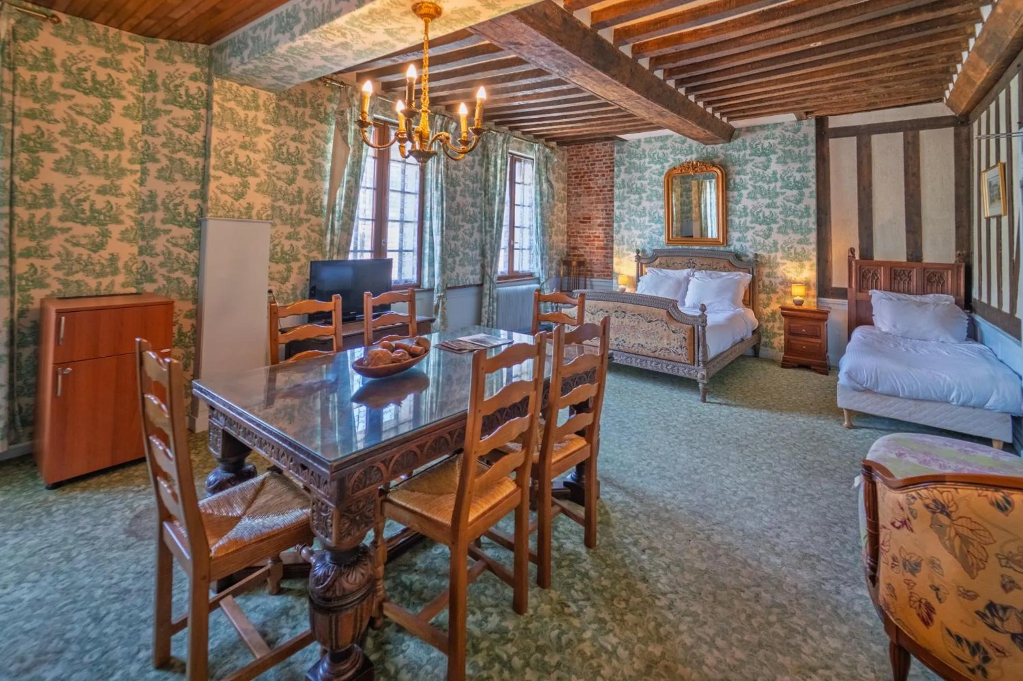 Bed in Hotel La Diligence