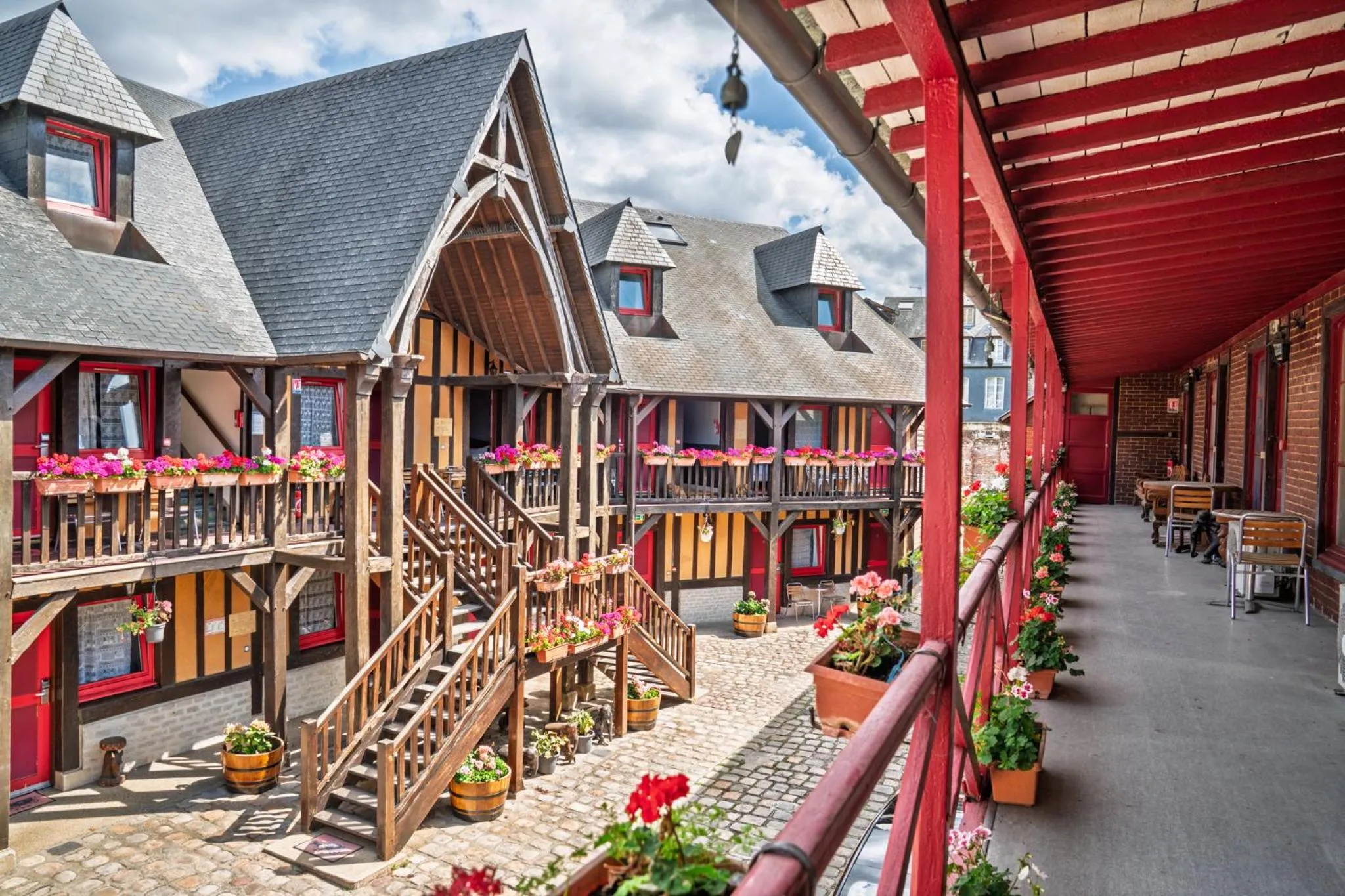 Property building in Hotel La Diligence