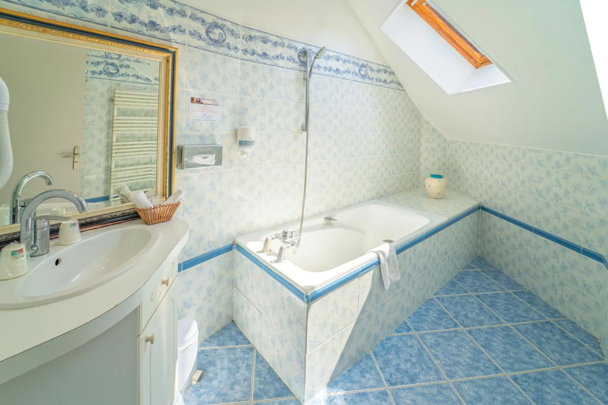 Bathroom in Hotel La Diligence