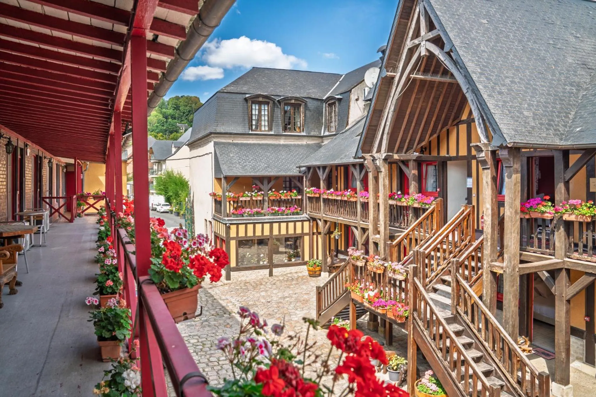 Property building in Hotel La Diligence