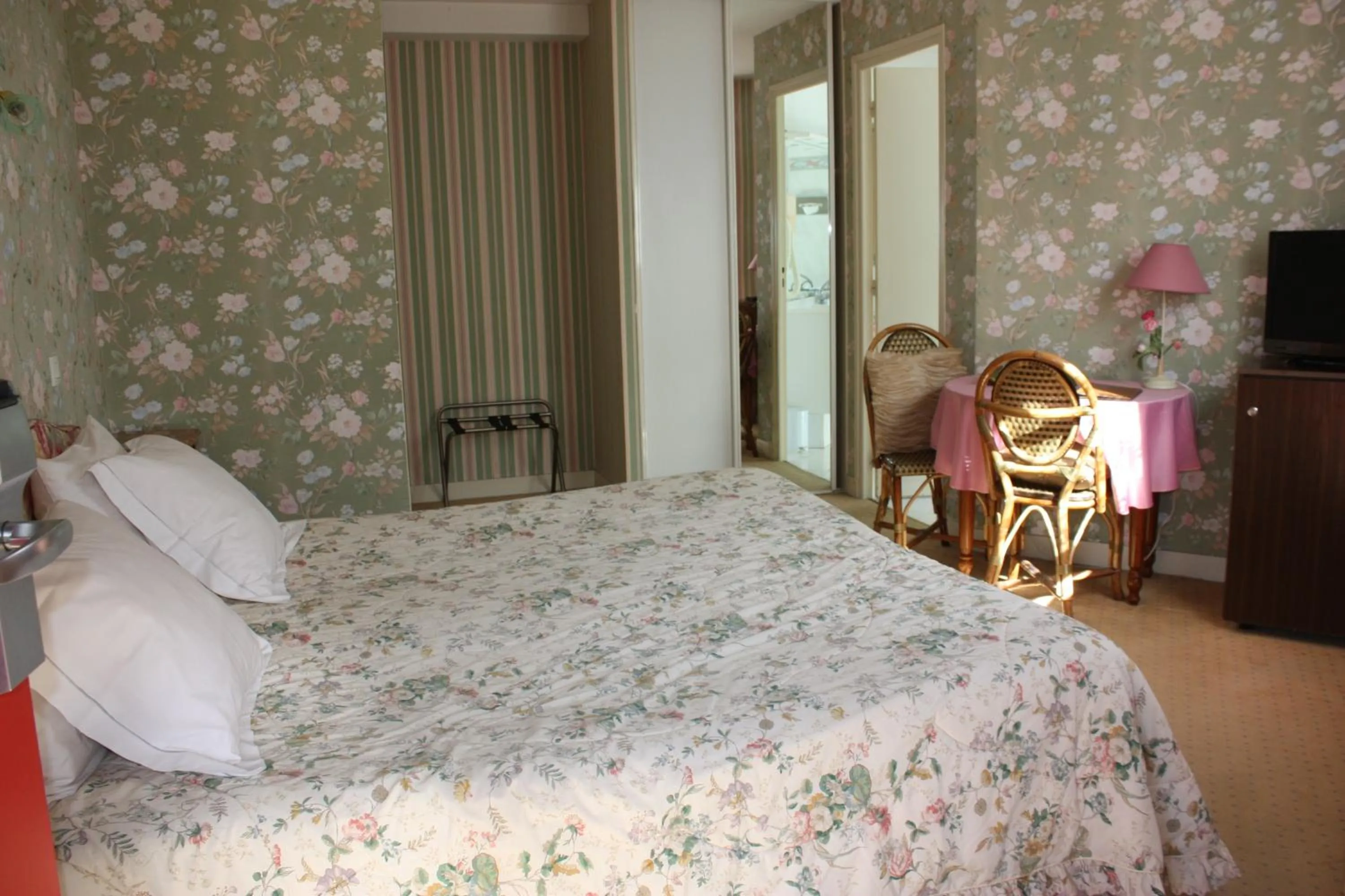 Bed in Hotel La Diligence