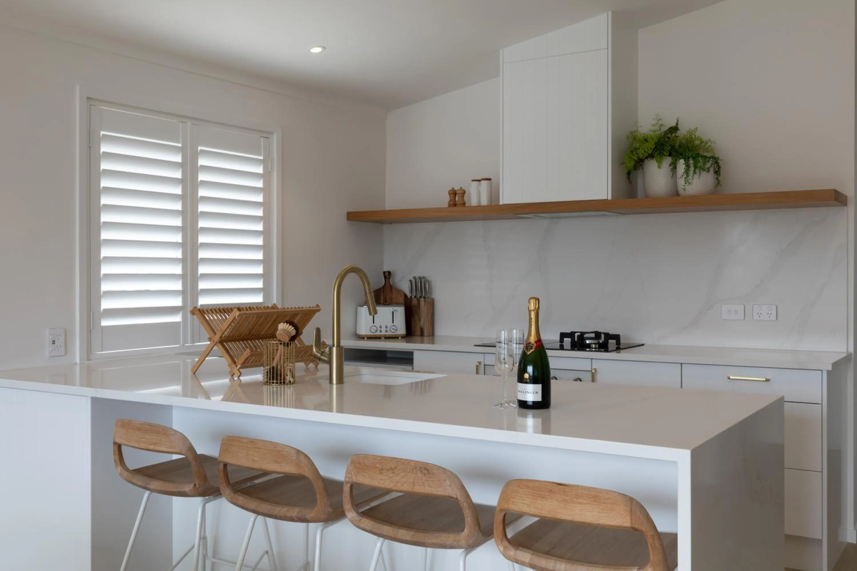 Kitchen or kitchenette in Stay Mission Bay