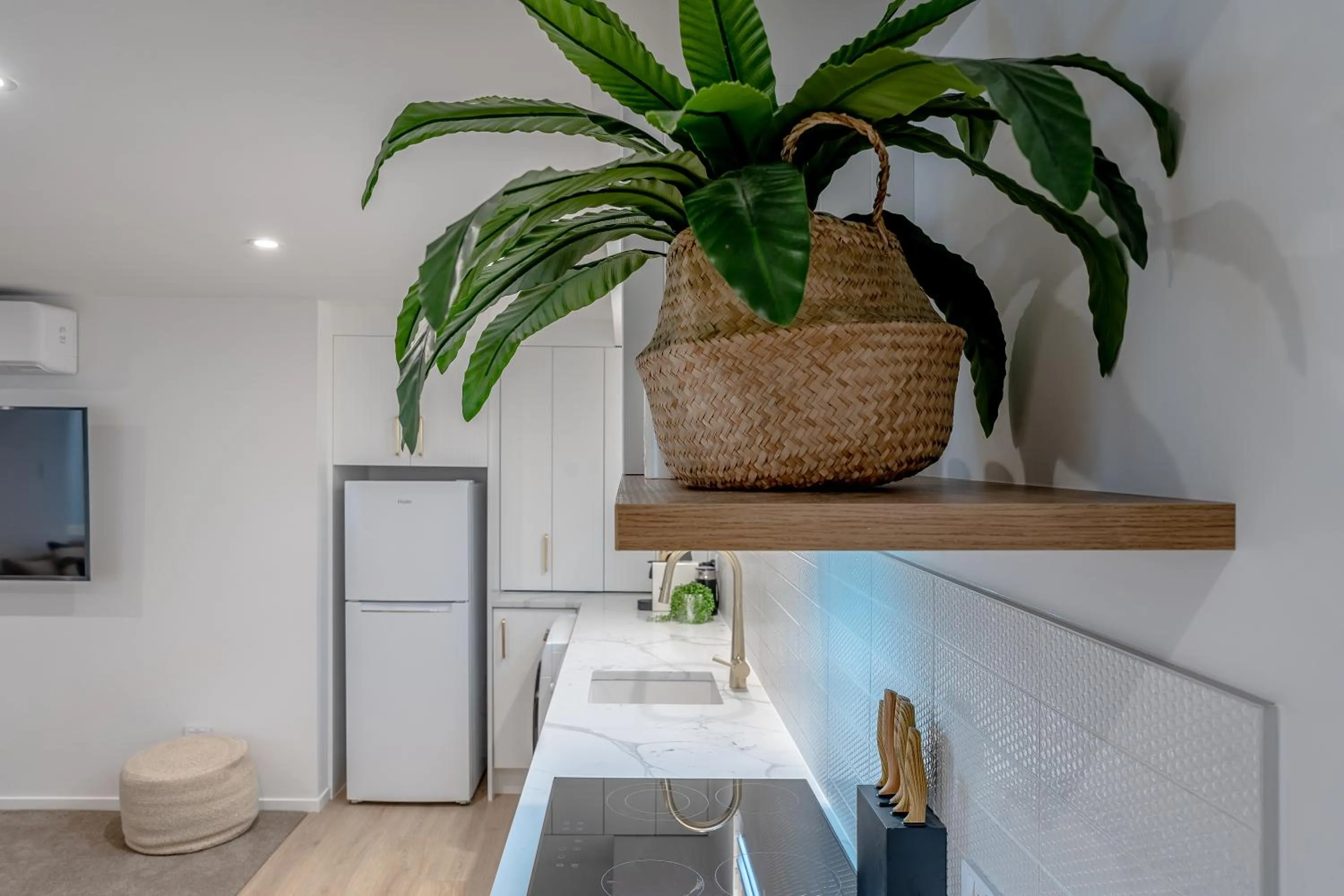 Kitchen or kitchenette in Stay Mission Bay