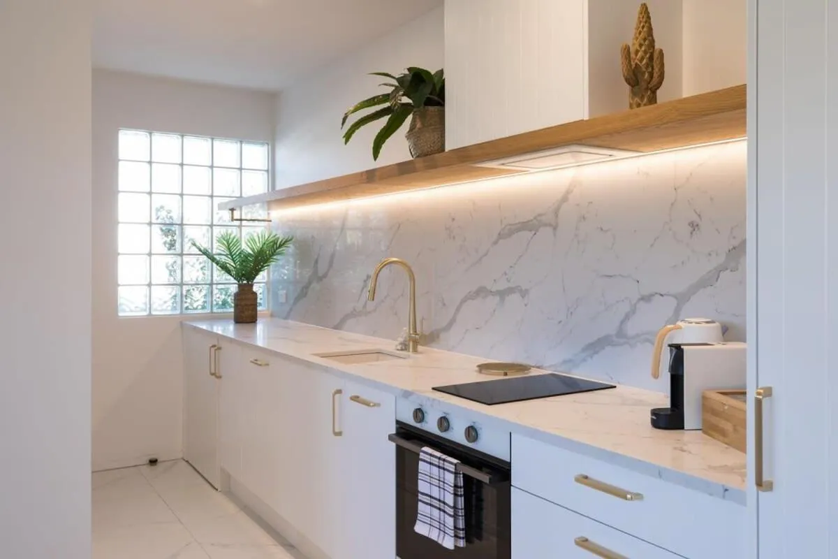 Kitchen or kitchenette in Stay Mission Bay