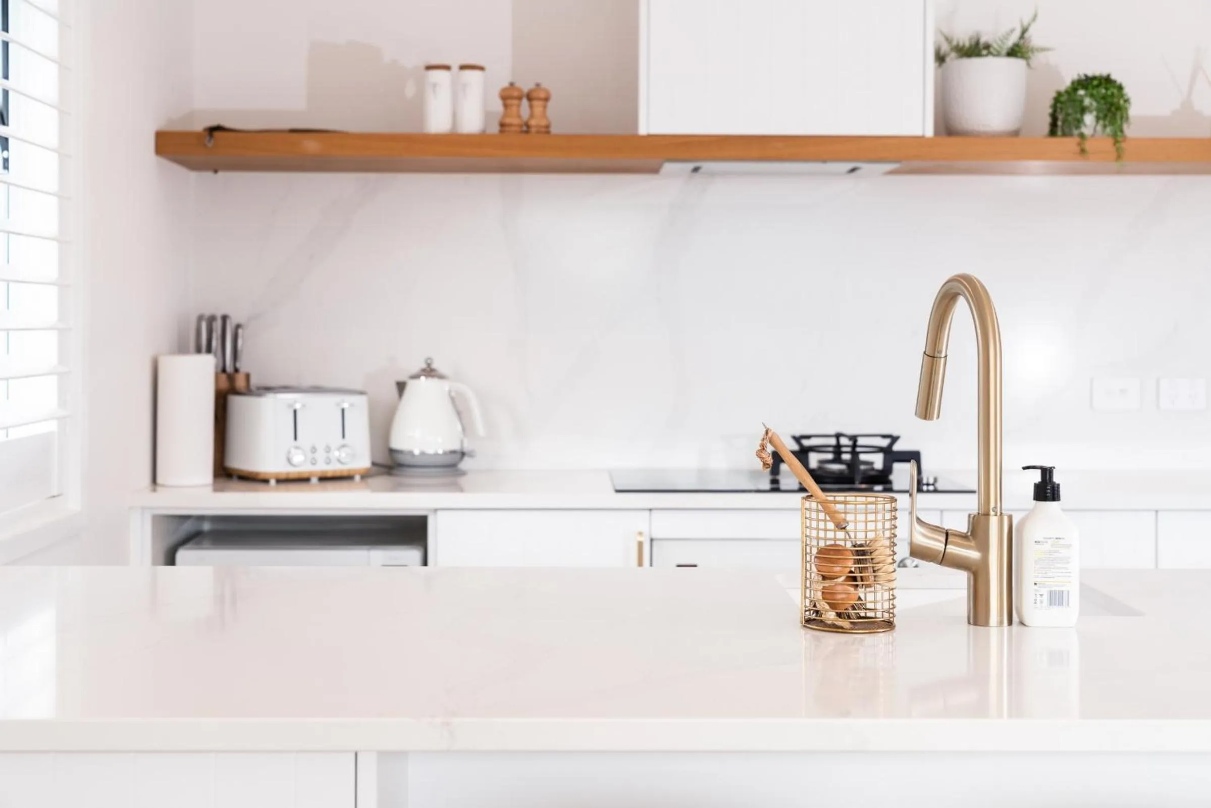 Kitchen or kitchenette in Stay Mission Bay