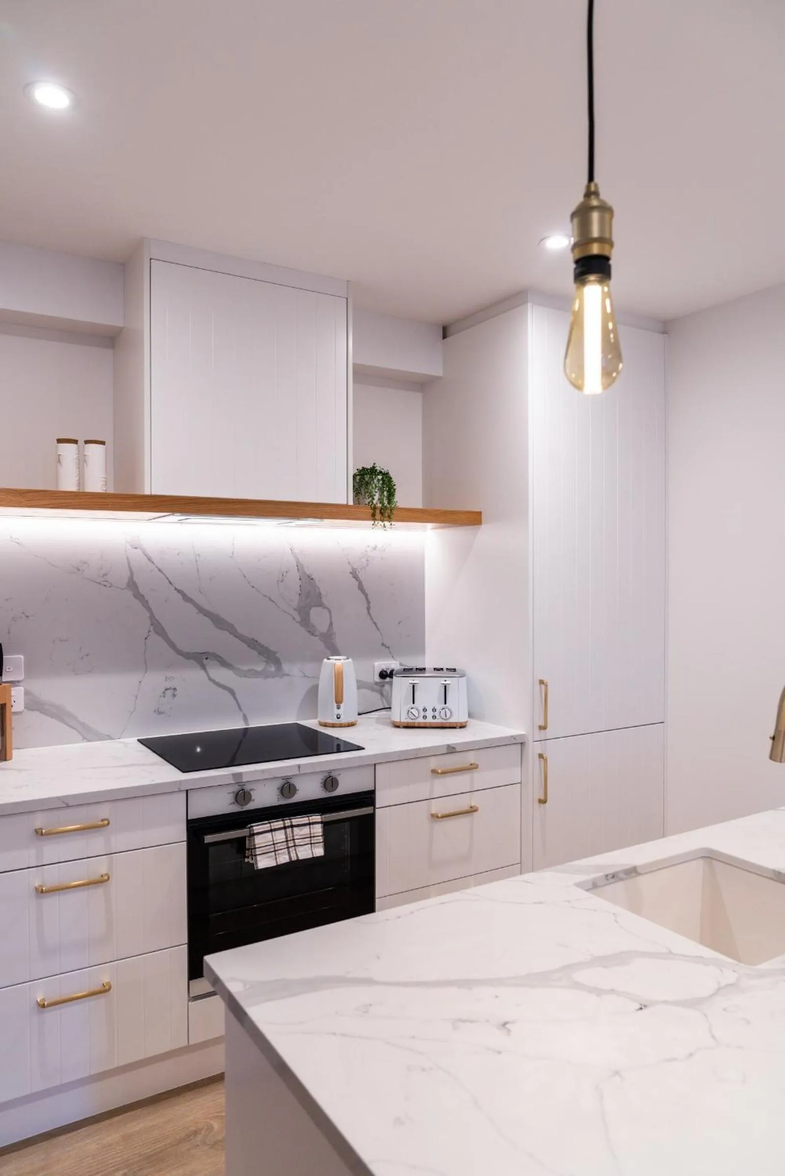 Kitchen or kitchenette in Stay Mission Bay