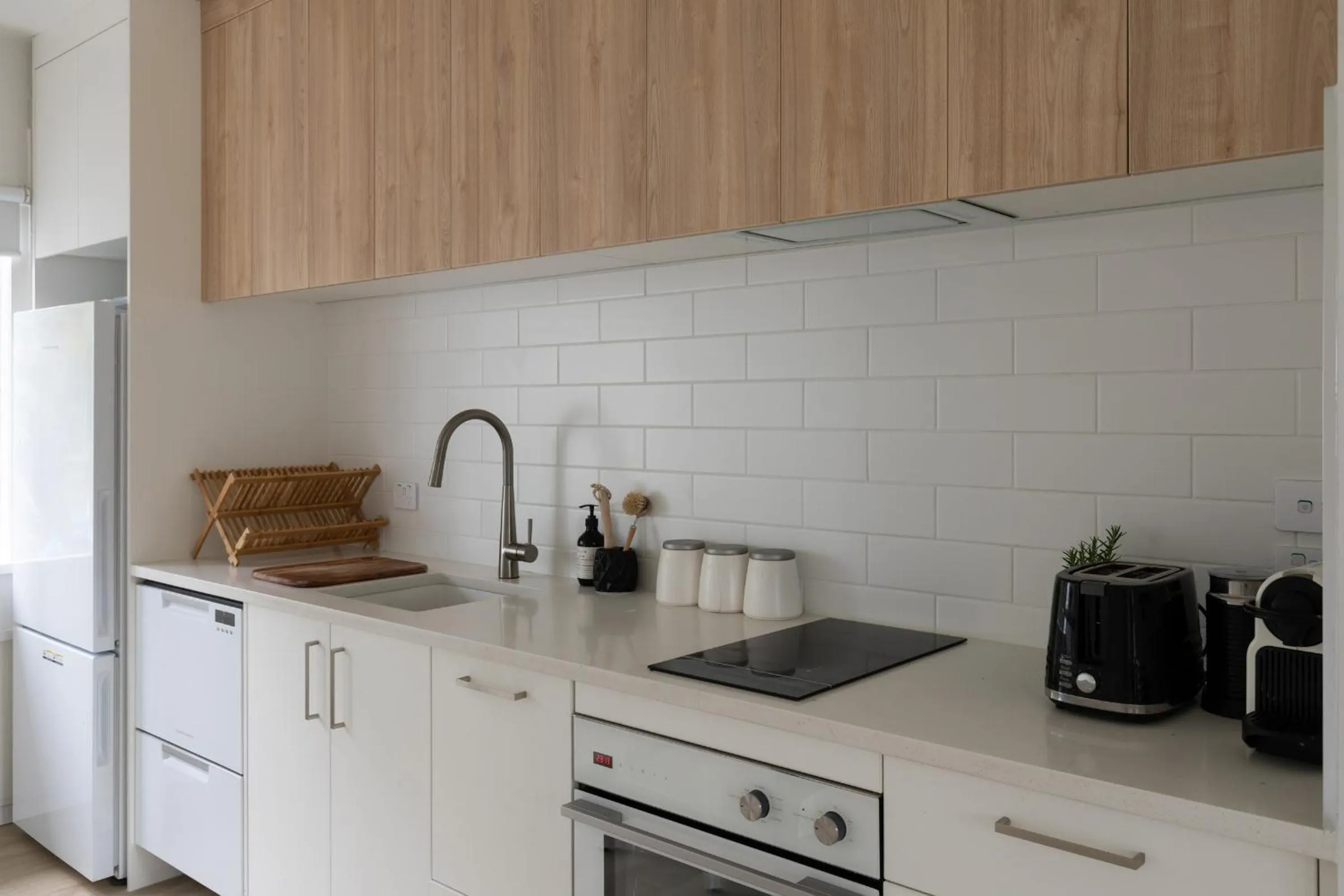 Kitchen or kitchenette in Stay Mission Bay