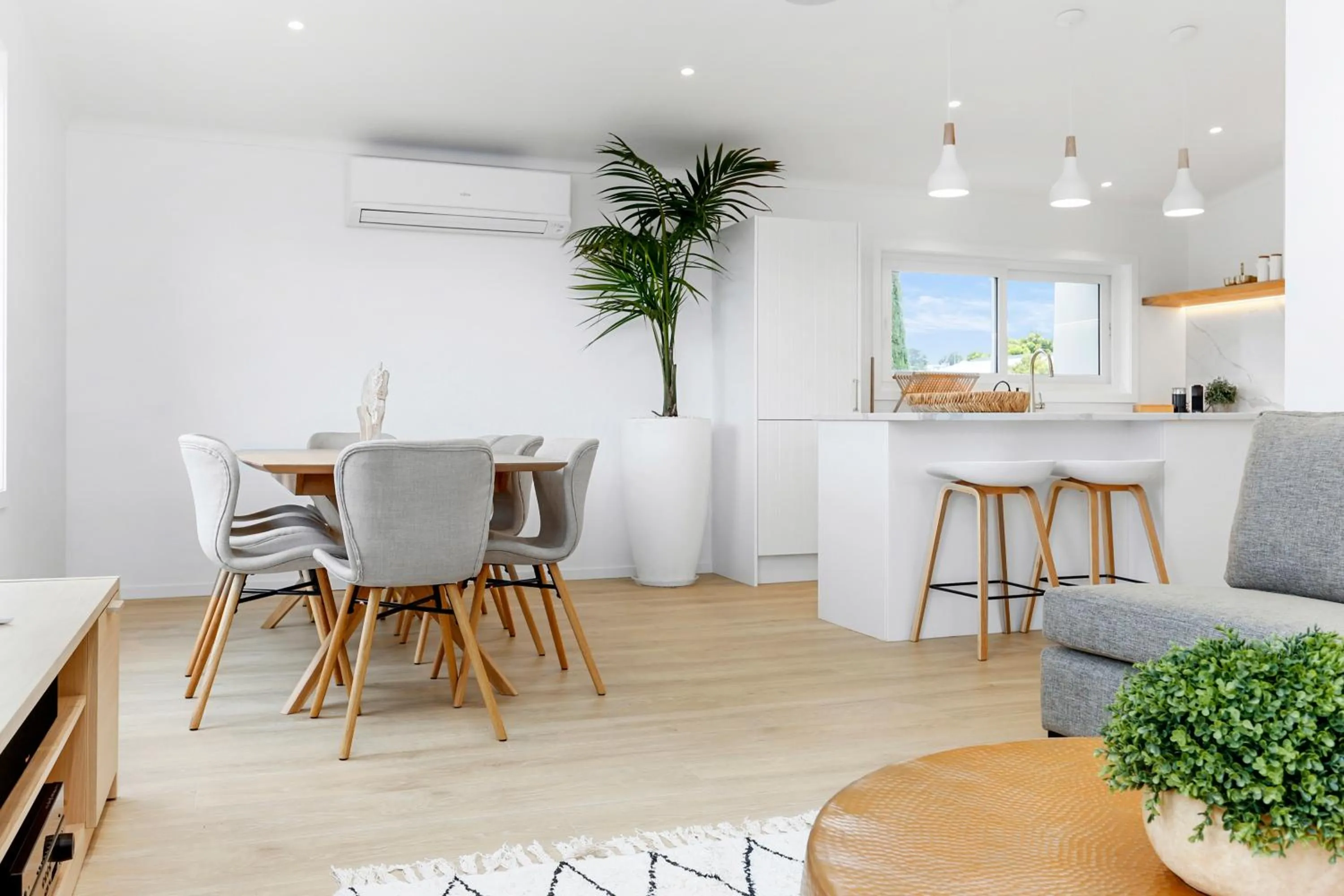 Dining area in Stay Mission Bay
