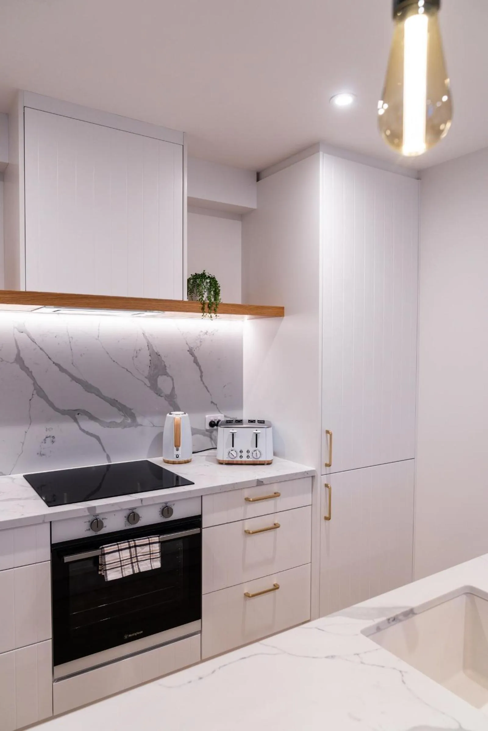 Kitchen or kitchenette in Stay Mission Bay
