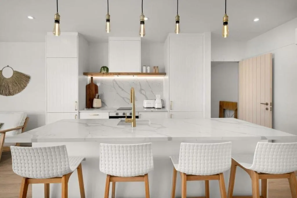 Kitchen or kitchenette in Stay Mission Bay