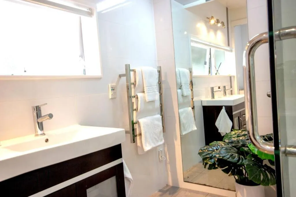 Shower in Stay Mission Bay