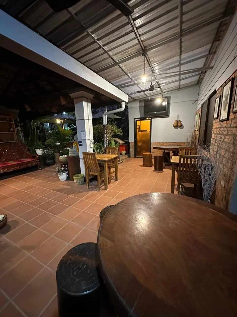 Restaurant/places to eat in Nika's House