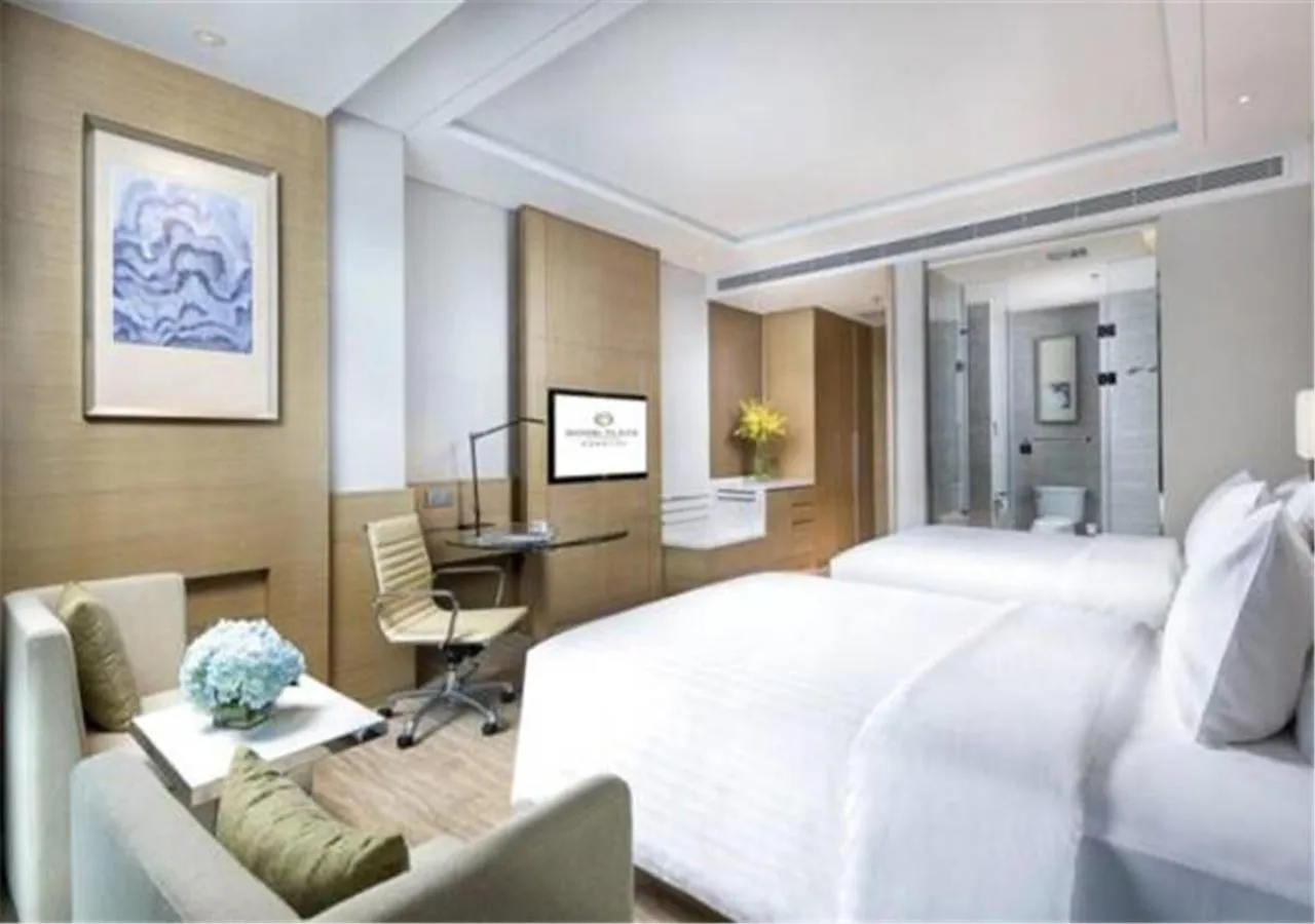 Bed in Jinan Inzone Royal Plaza Hotels