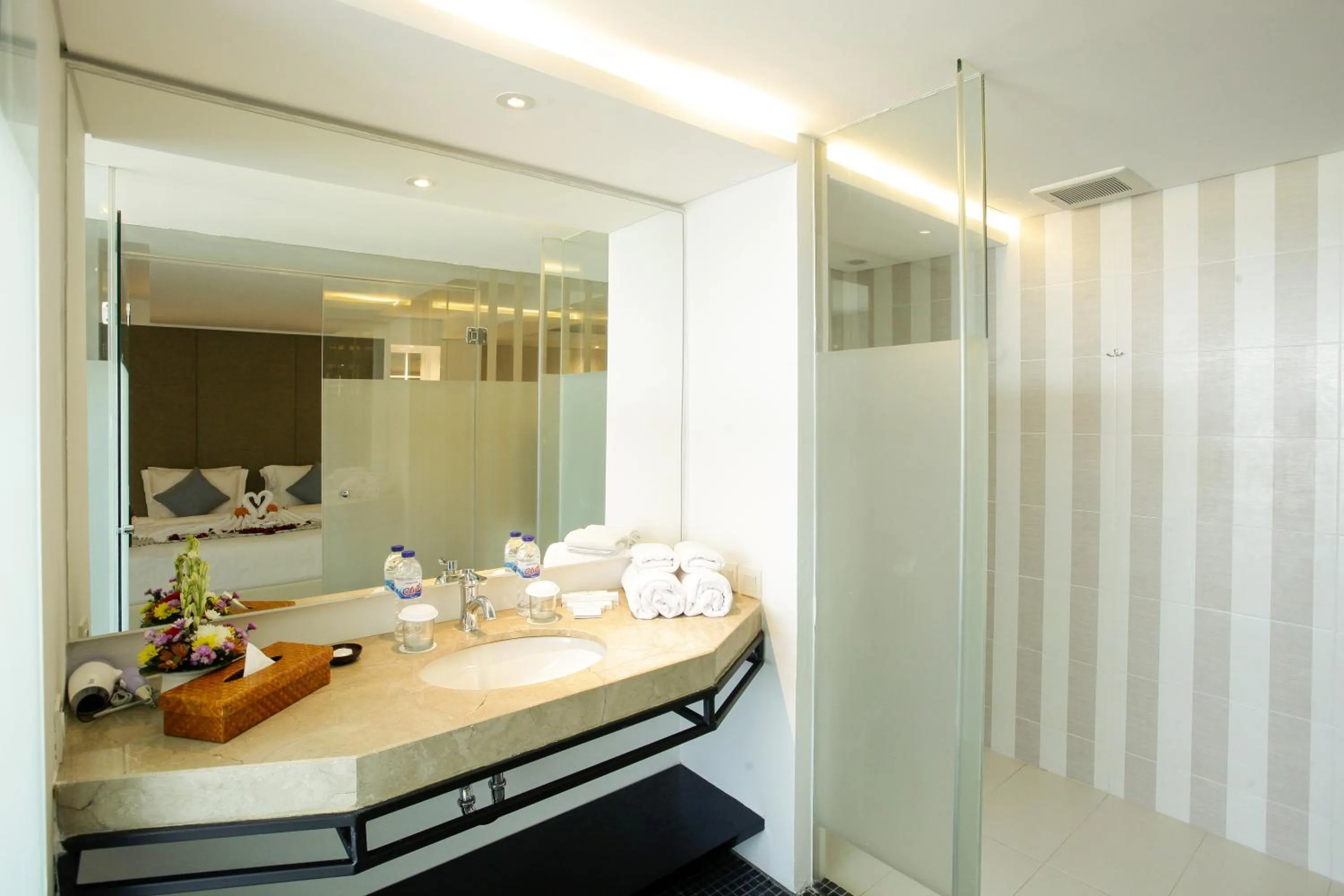 Bathroom, Bed in Benoa Sea Suites and Villas