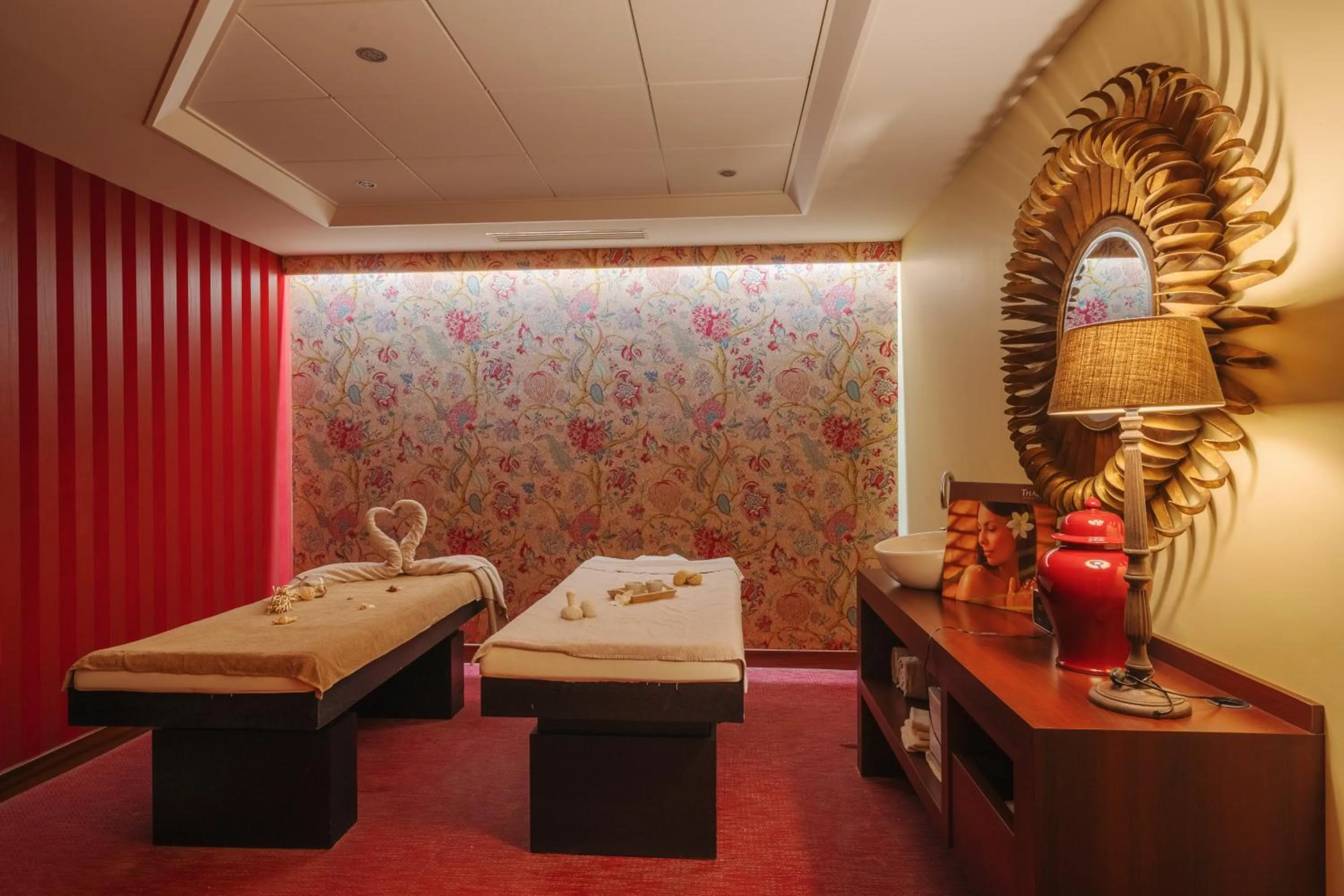 Spa and wellness centre/facilities in Hôtel Spa du Beryl St Brévin l'Océan