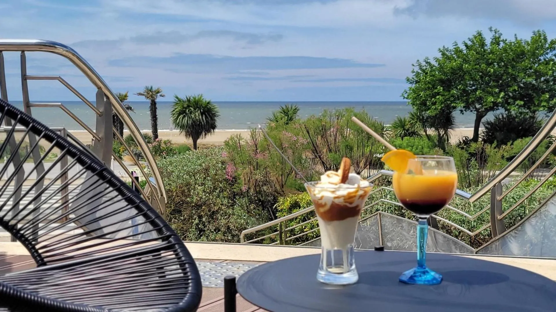 Patio in Hôtel Spa du Beryl St Brévin l'Océan