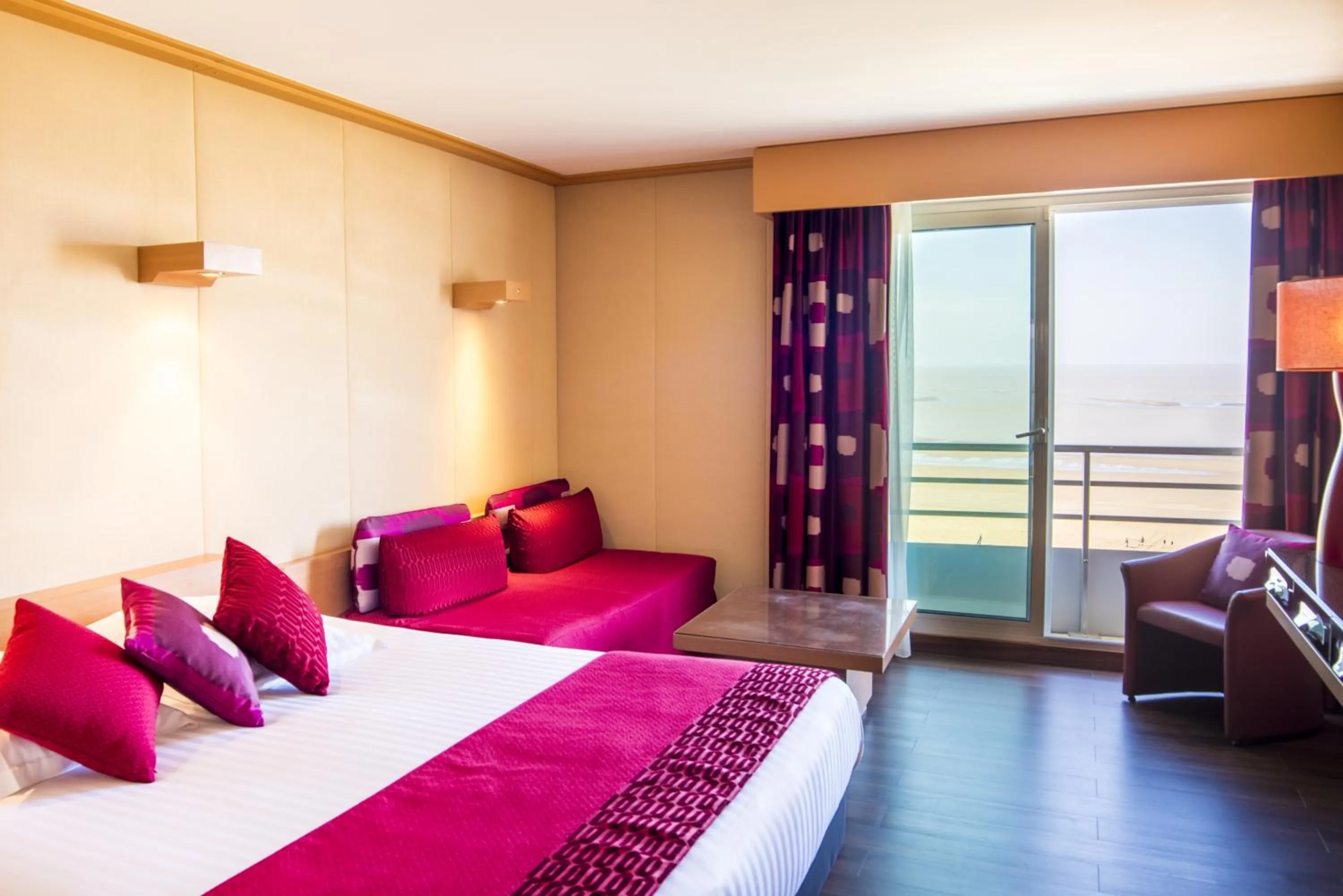 Photo of the whole room, Bed in Hôtel Spa du Beryl St Brévin l'Océan