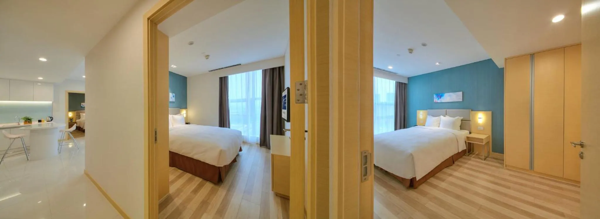 Photo of the whole room, Bed in Holiday Inn Express Luoyang Yichuan by IHG